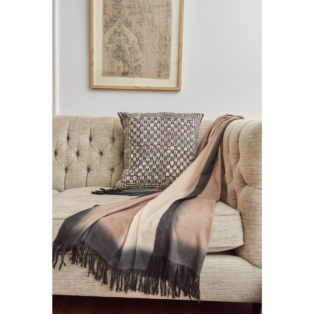 Teint Coussin en soie anthracite Oasis en vente