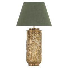 Lámpara de mesa Oasis Repousse de latón patinado y piedra semipreciosa
