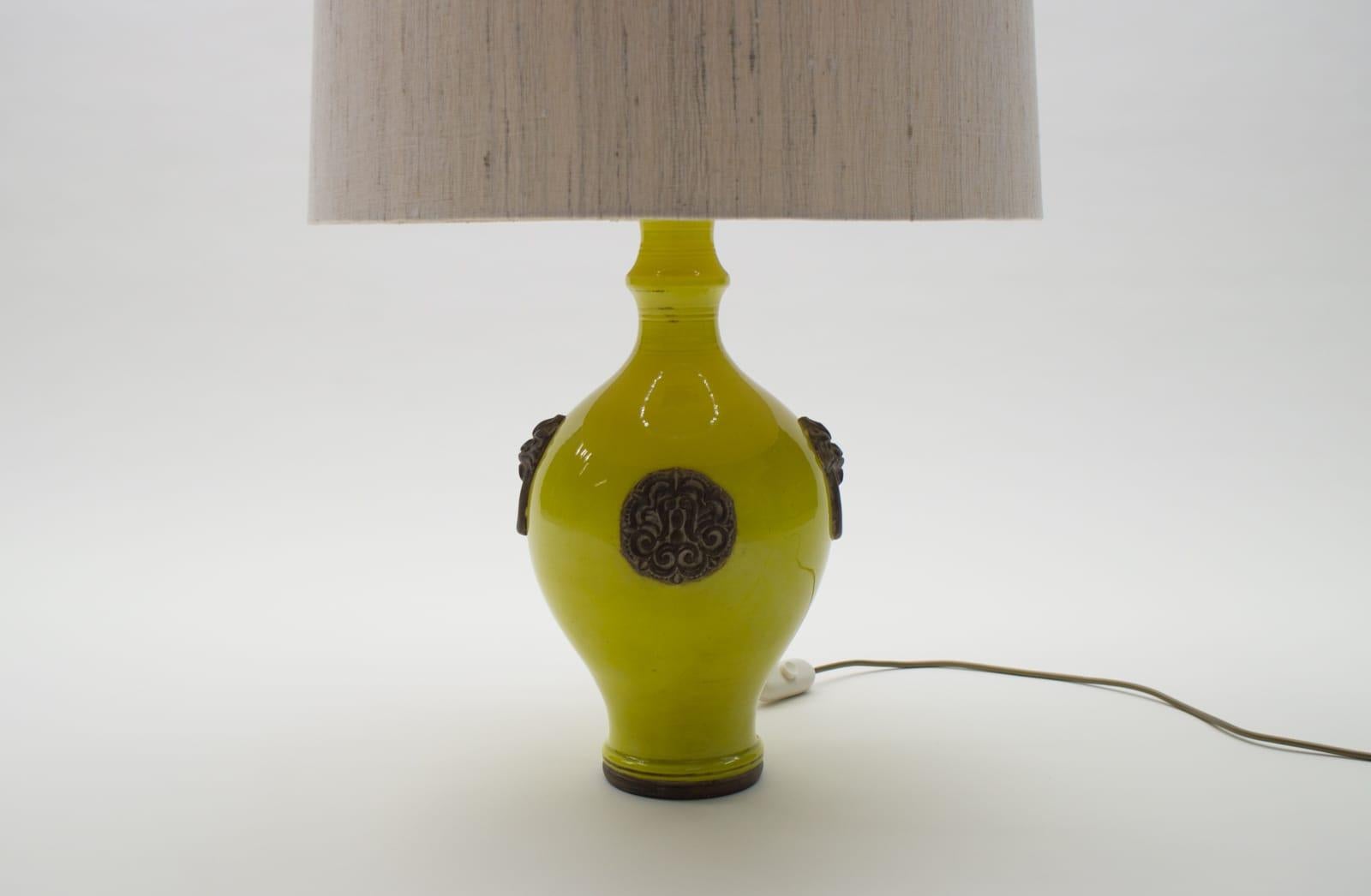Italian Oatmeal and Yellow Gilt Glazed Ceramic Table Lamp by Ugo Zaccagnini, Italy 1960s For Sale