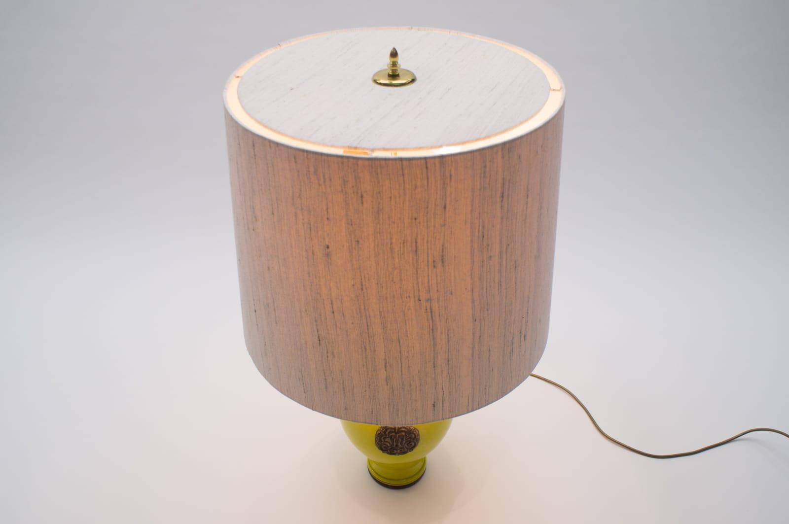 Milieu du XXe siècle Oatmeal and Yellow Gilt Glazed Ceramic Table Lamp by Ugo Zaccagnini, Italy 1960s en vente