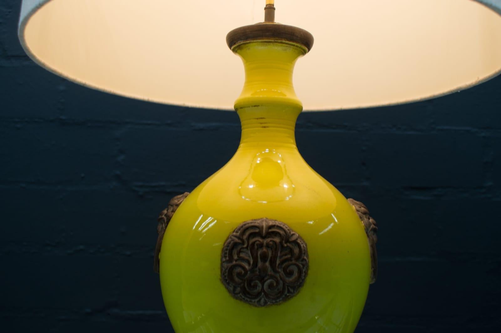 Oatmeal and Yellow Gilt Glazed Ceramic Table Lamp by Ugo Zaccagnini, Italy 1960s For Sale 3