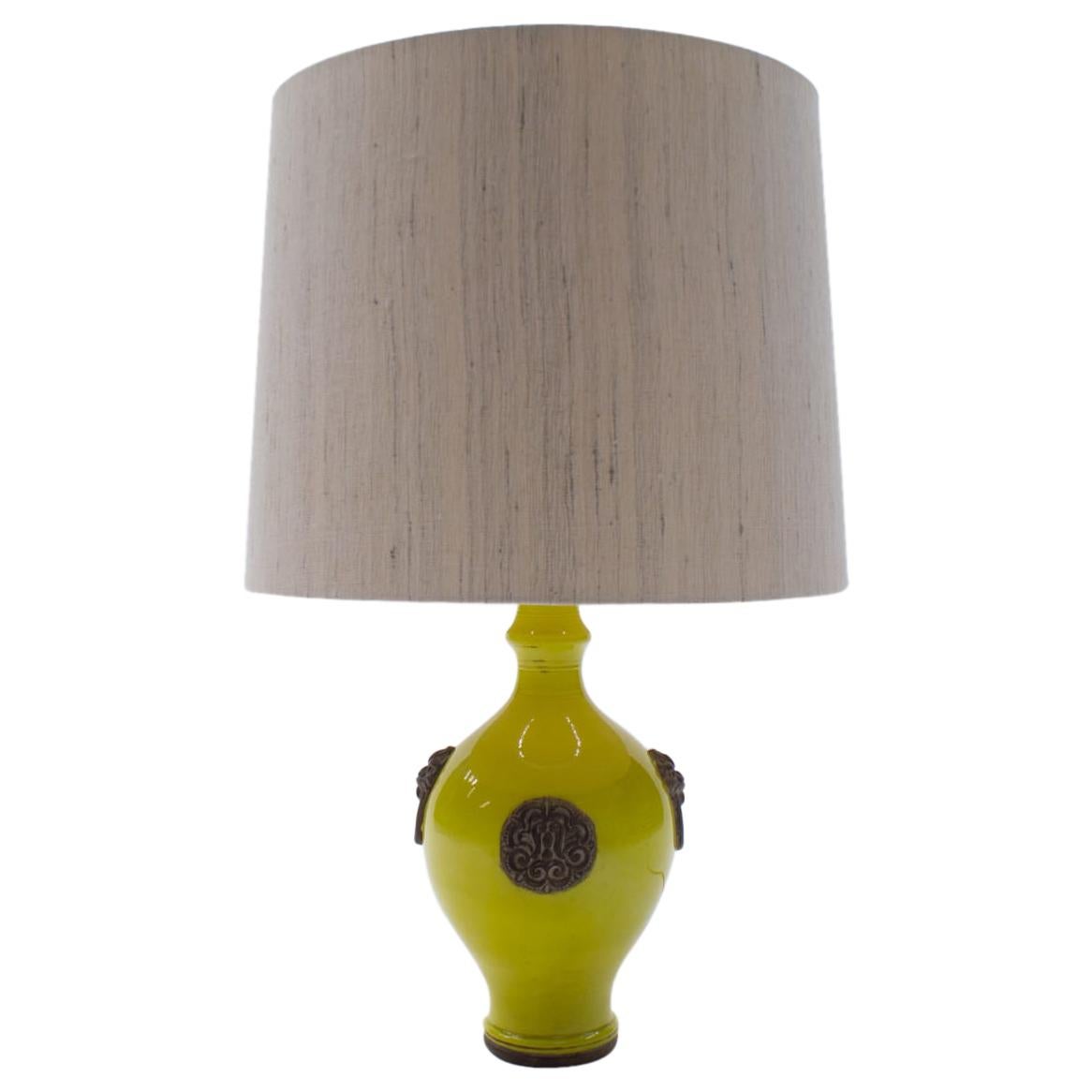 Lampada da tavolo in ceramica smaltata giallo e avena di Ugo Zaccagnini, Italia anni '60