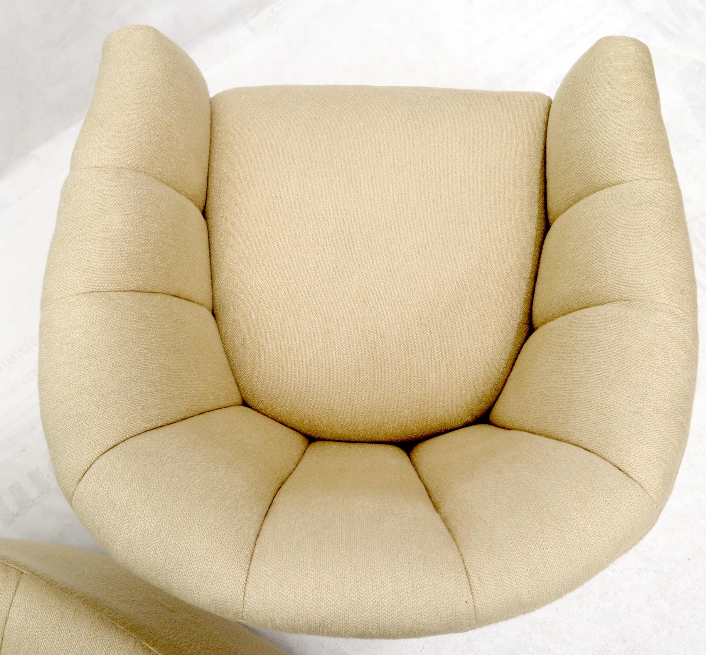 Salon avec dossier en forme de tonneau en tissu de type avoine en vente 1