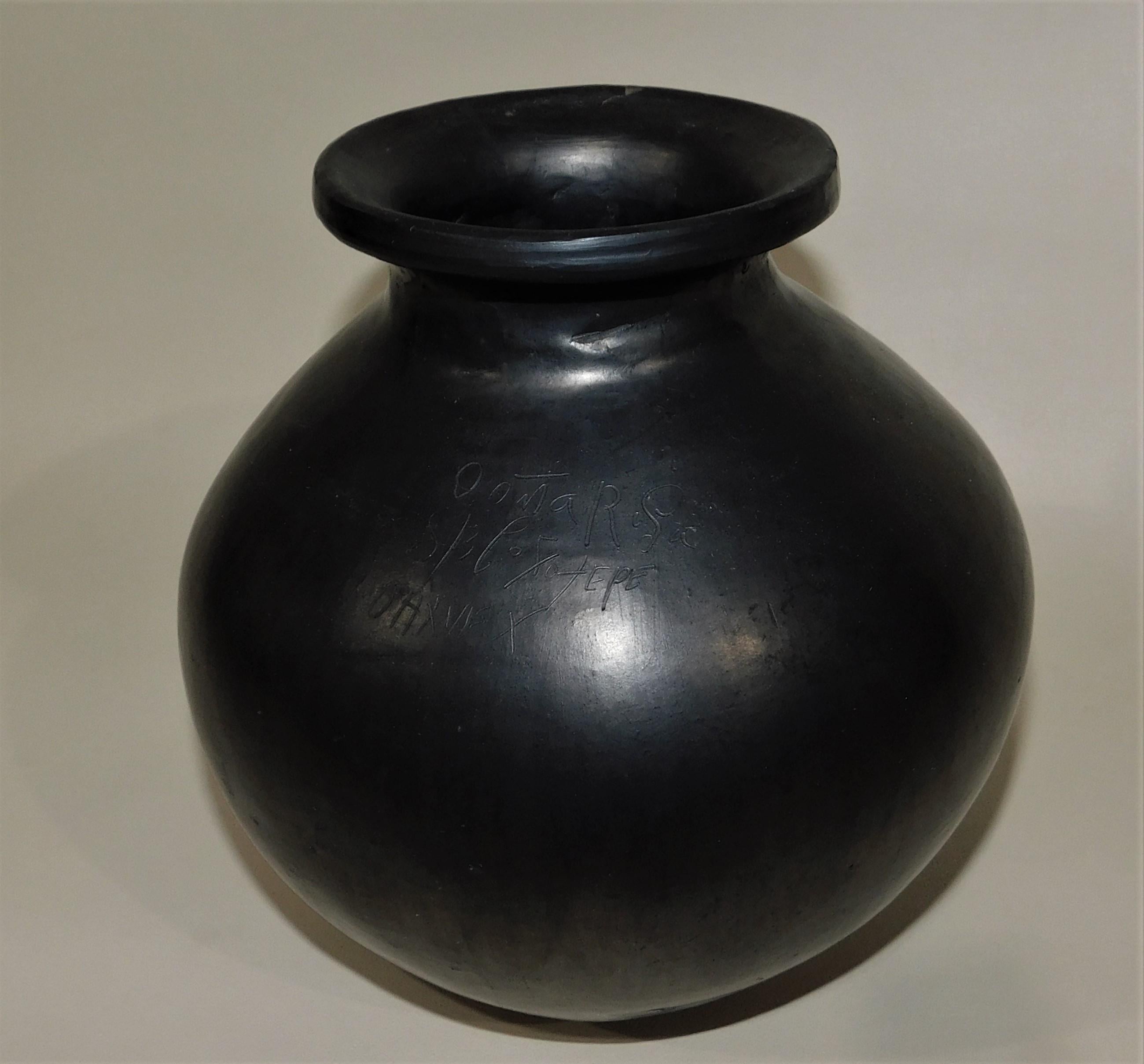 Oaxaca Mexico Large Black Art Pottery Vase Signed Dona Rosa 10
