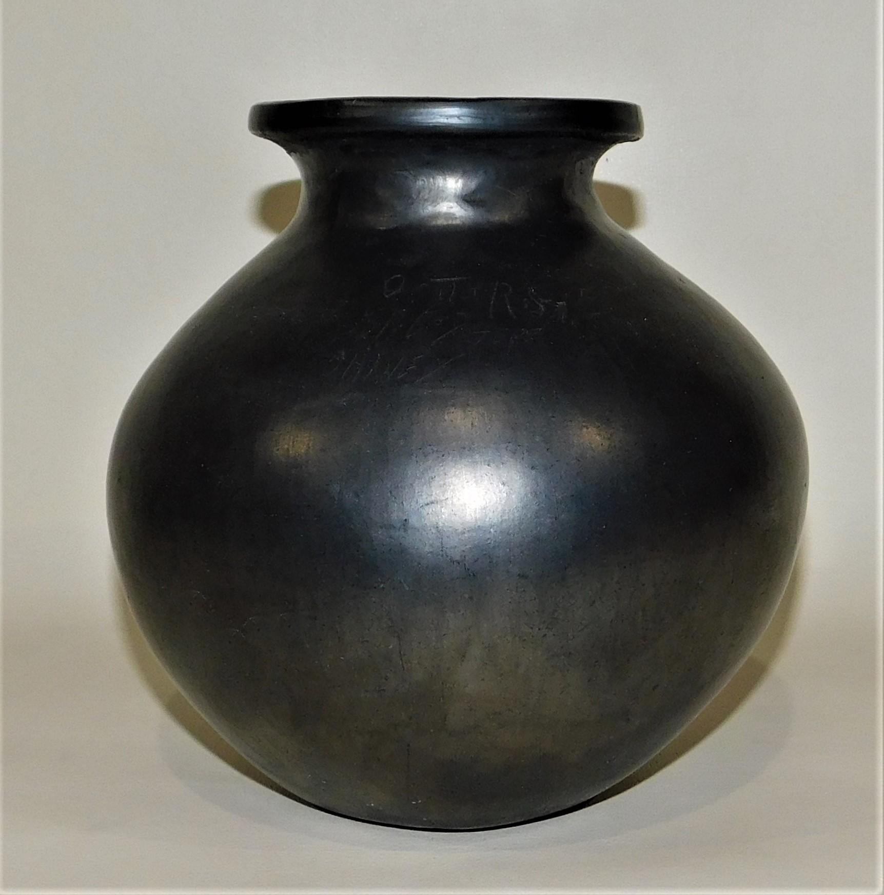 black oaxacan pottery