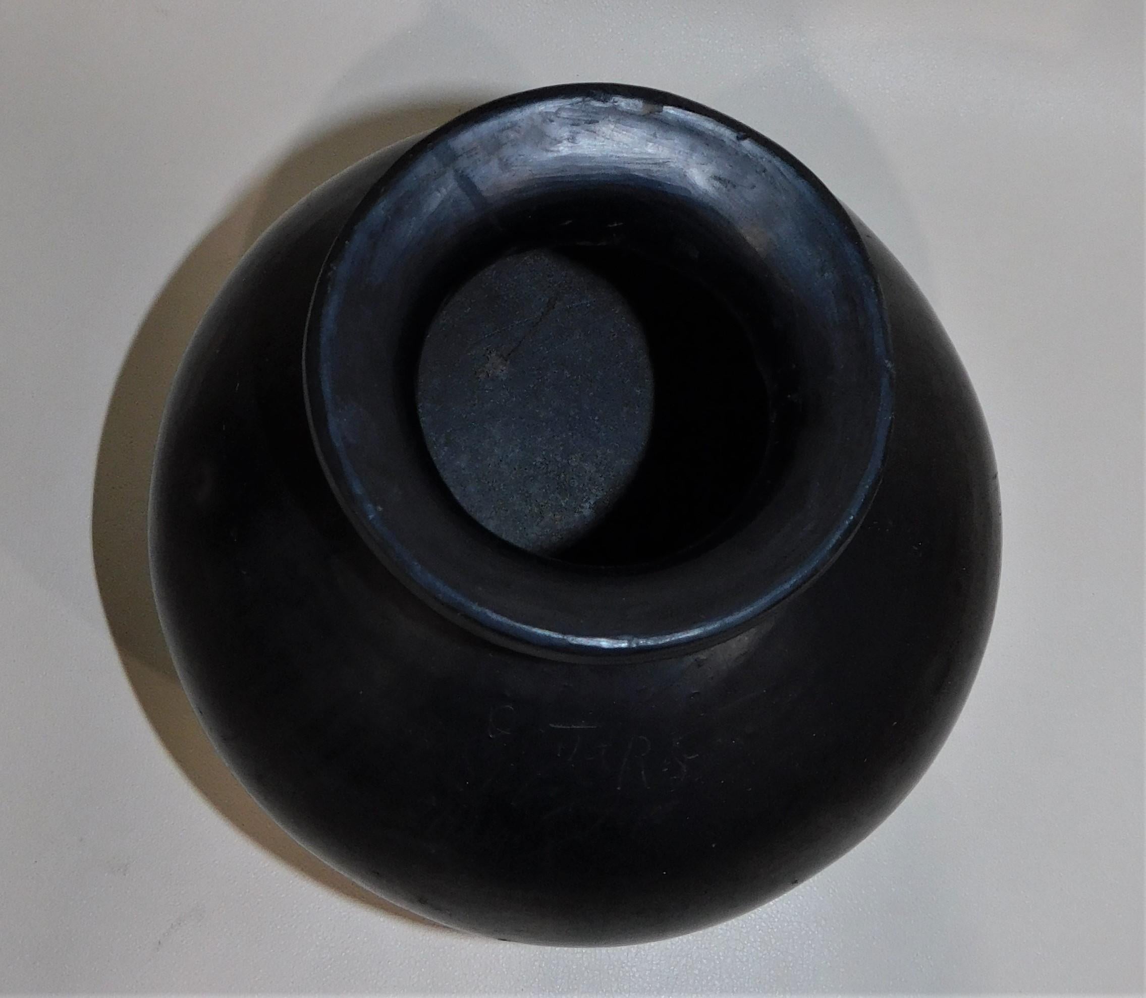 Mid-20th Century Oaxaca Mexico Large Black Art Pottery Vase Signed Dona Rosa
