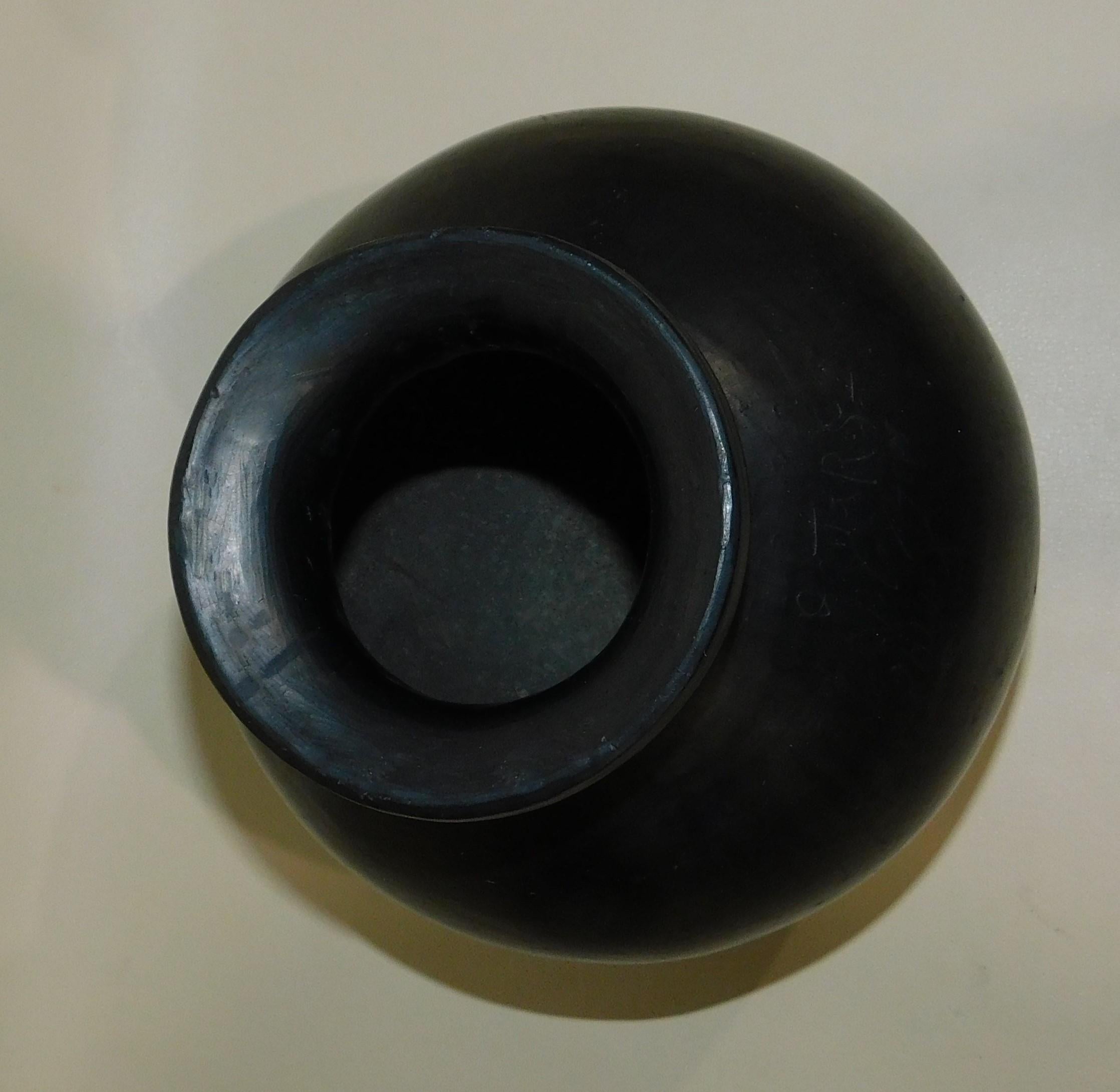 Oaxaca Mexico Large Black Art Pottery Vase Signed Dona Rosa 1