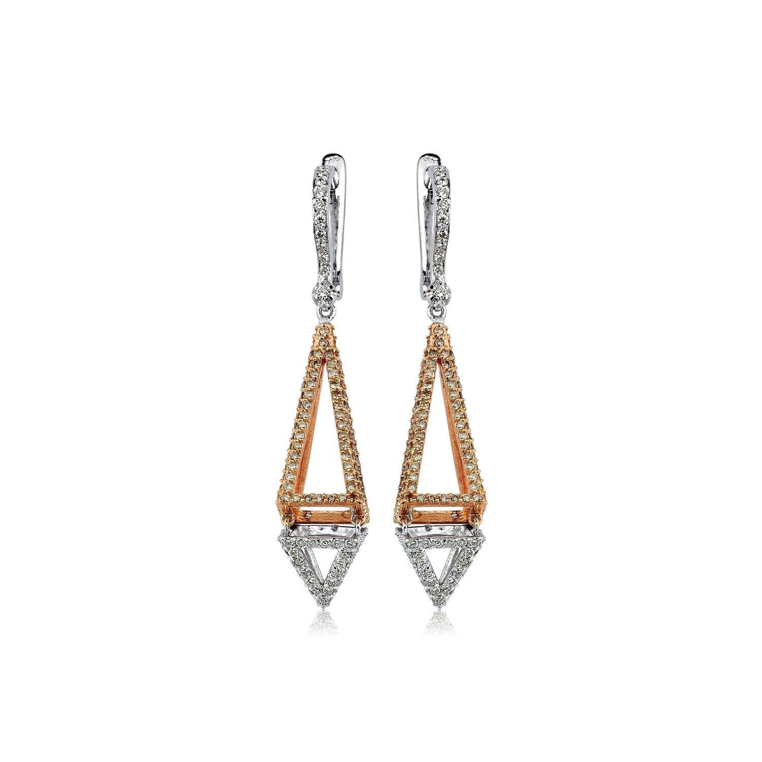 New Forms, d'Emre Osmanlar, est une exploration sophistiquée de la géométrie à travers les bijoux.
Les formes classiques cèdent la place à de nouvelles, tandis que les courbes, les liens et les pivots émergent en ajoutant des dimensions