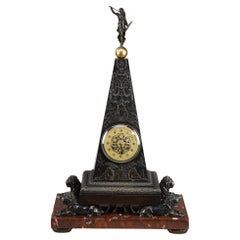 Reloj obelisco de bronce patinado y dorado, Charles X