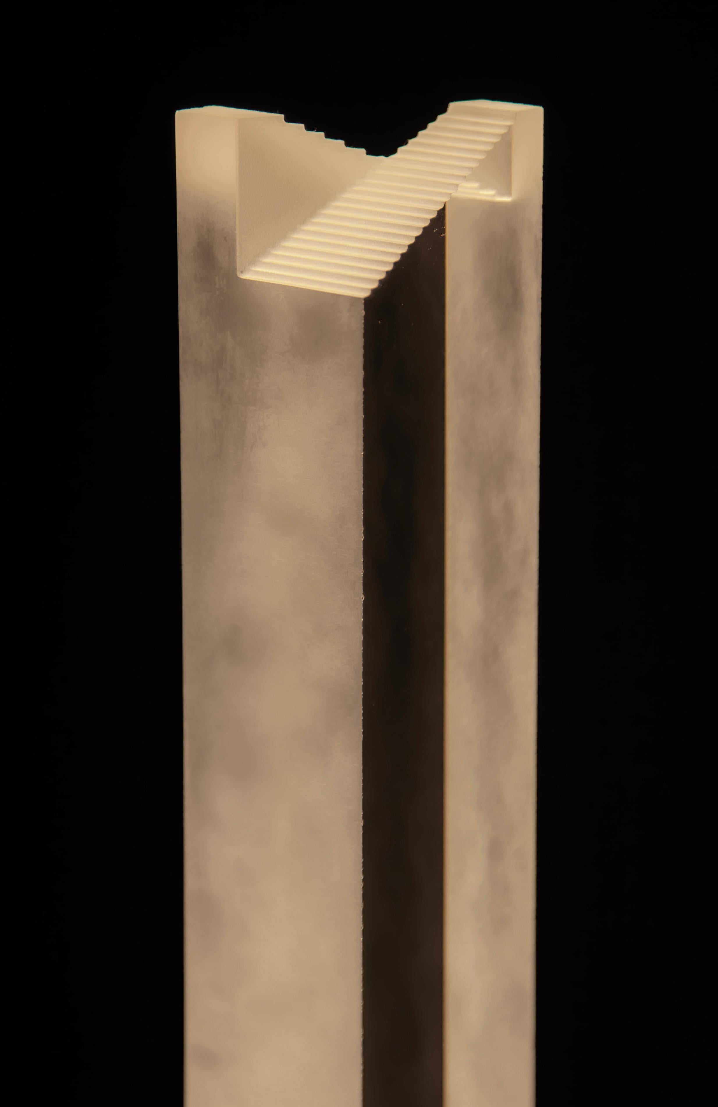 Lampada da terra Obelisk I di Yonathan Moore, rappresentata da Tuleste Factory

The Opposing Obelisk I Light Sculpture 16