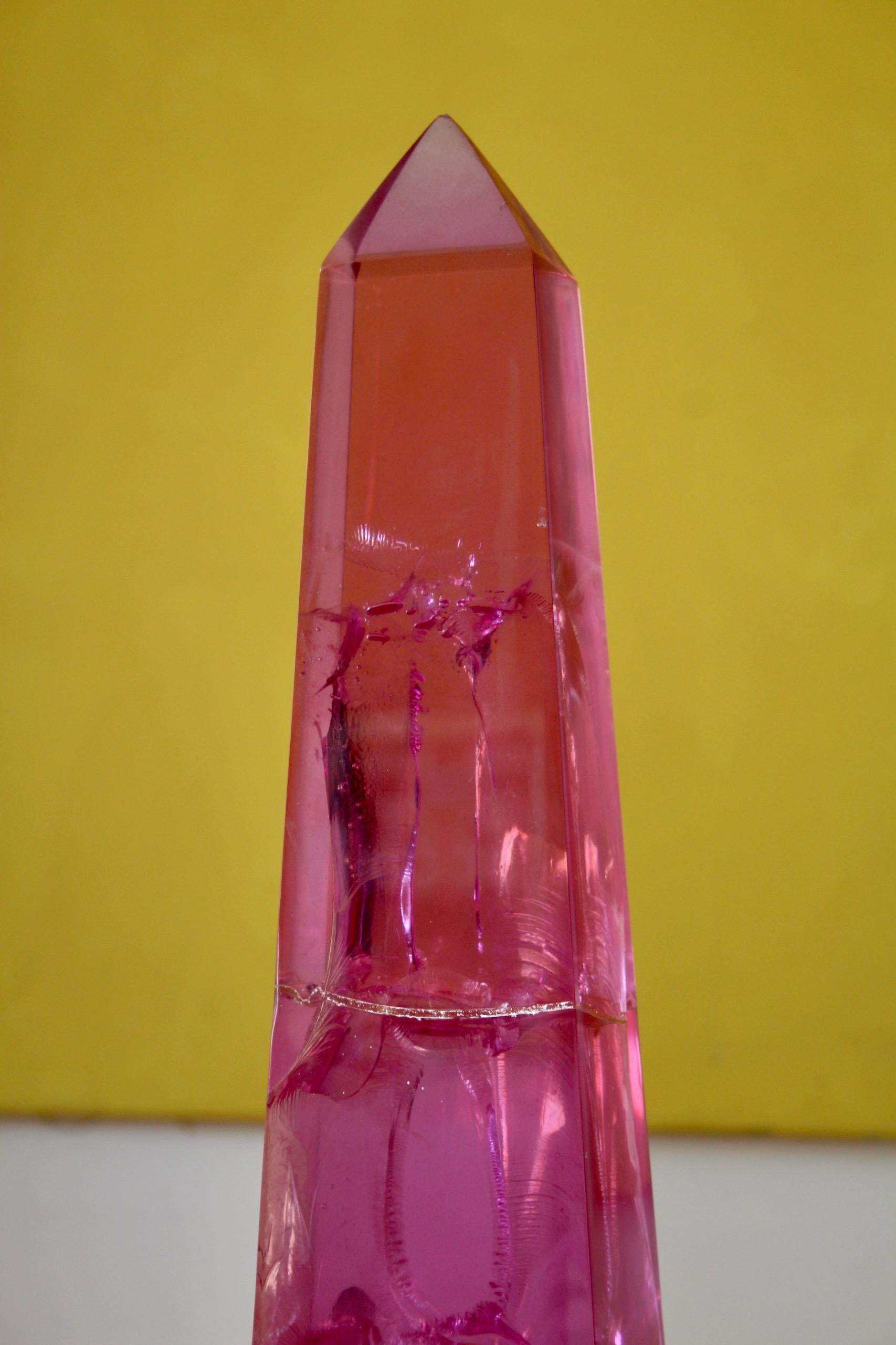 Obelisco de resina fractal finales del siglo XX en venta