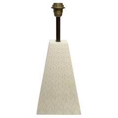 Vintage Obelisk or pyramid Lamp in false marquetry in the style of Jansen and Charles.