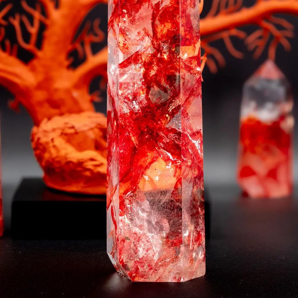 Moderno Obelisco - Quarzo Rosso Fuoco in vendita