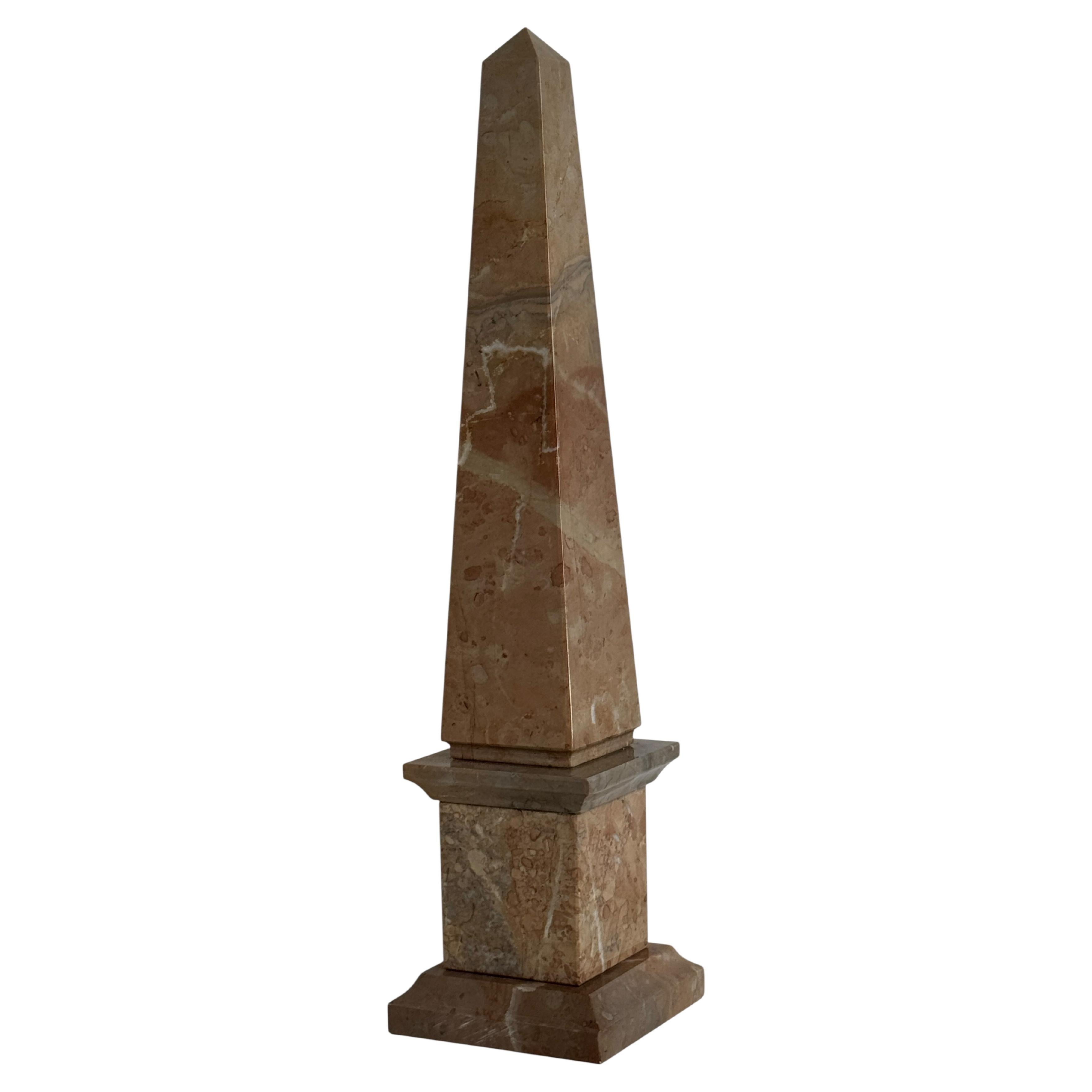 Obelisco Scultura Marmorizzato Marrone e Bianco, Antico Francia '900