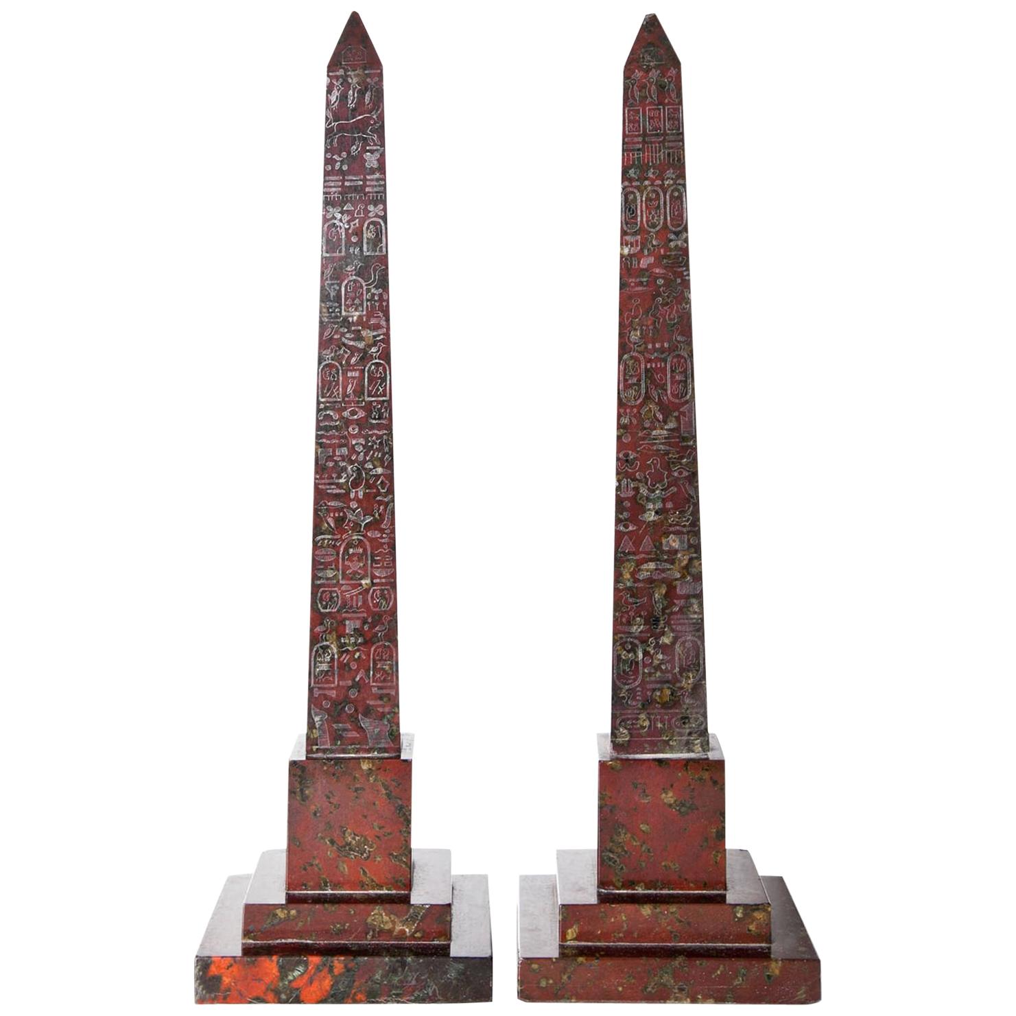 Paar Obelisken, rotes Serpentinen, Cornwall, England, 19. Jahrhundert im Angebot