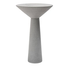 Escultura decorativa «Obelus Gray Stone», de Elisa Ossino