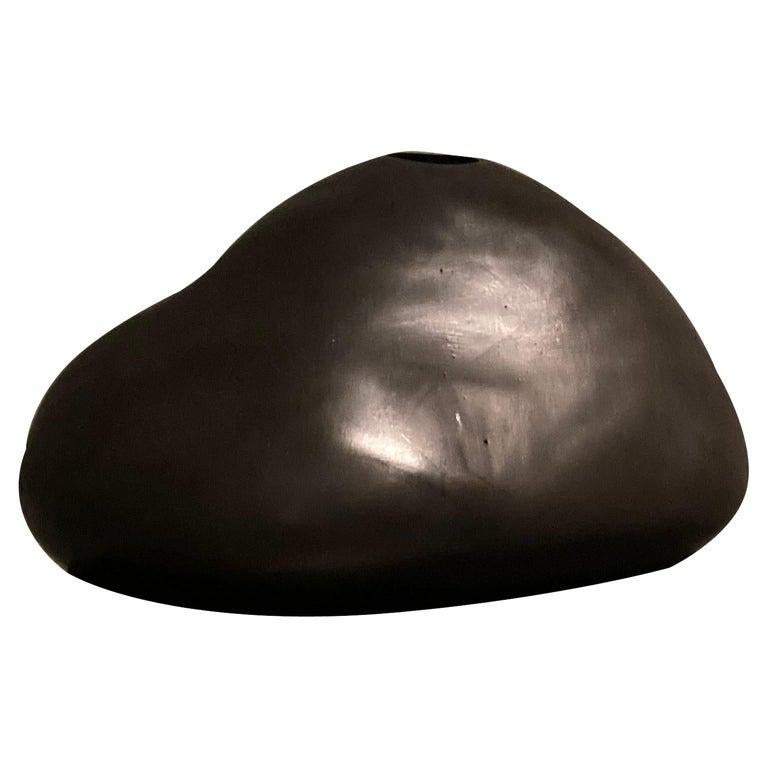 Object 02 scultura di Herma de Wit, 2019
Edizione: 10 + 2AP
Dimensioni: 16 x 23 x 17 cm
Materiali: bronzo patinato.

La natura, fonte inesauribile di ispirazione e pura bellezza. Chi non ne è toccato non ha accesso a ciò che è fondamentale. È forse