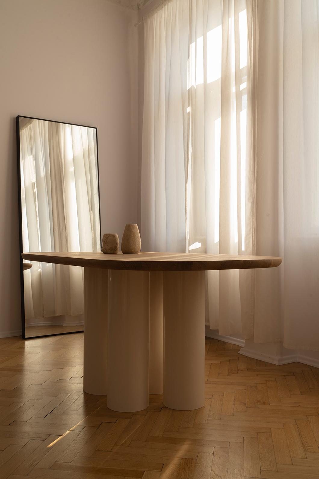 Tisch 055 von NG Design, Objekt im Stil von im Angebot 3