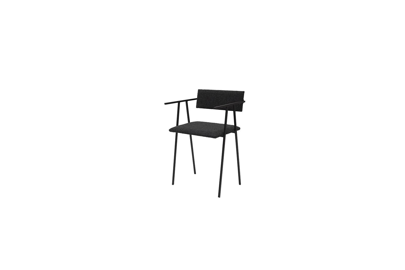 Object 058 Schwarzer Stuhl von NG Design
Abmessungen: T45 x B42 x H75 cm
MATERIALIEN: Pulverbeschichteter Stahl, Boucle-Polsterung.

Auch verfügbar: Alle Objekte sind auf Anfrage in verschiedenen MATERIALEN und Farben erhältlich

Object058 ist ein