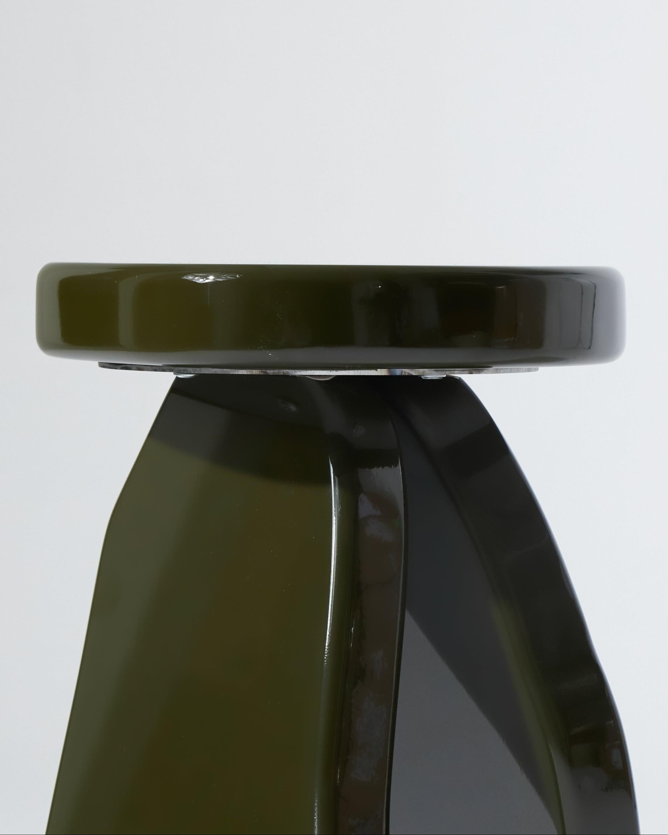 Object 107 Beistelltisch aus flaschengrün lackierter Eiche, von NG Design.