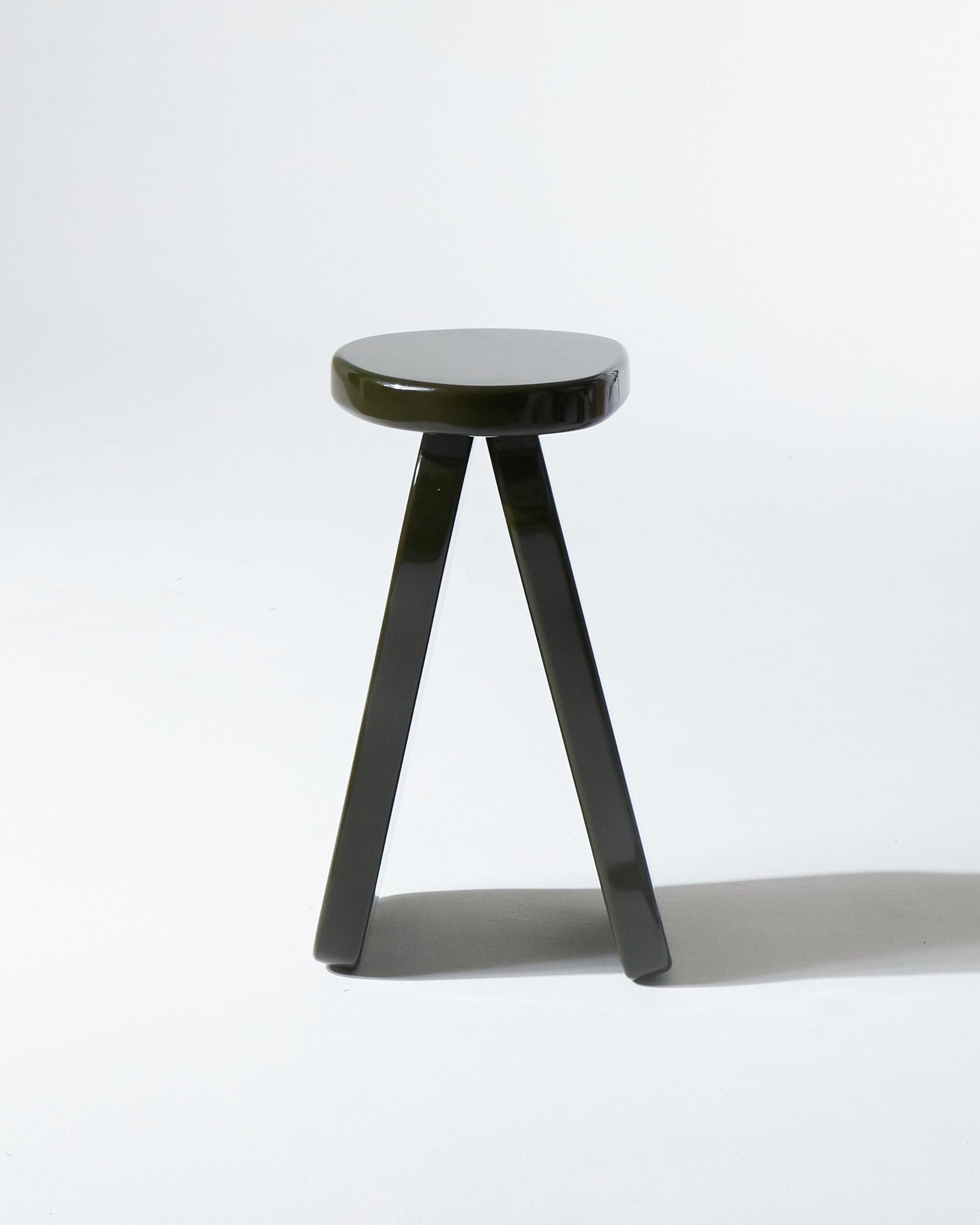 Beistelltisch Object 107 aus lackierter Eiche (Eichenholz) im Angebot