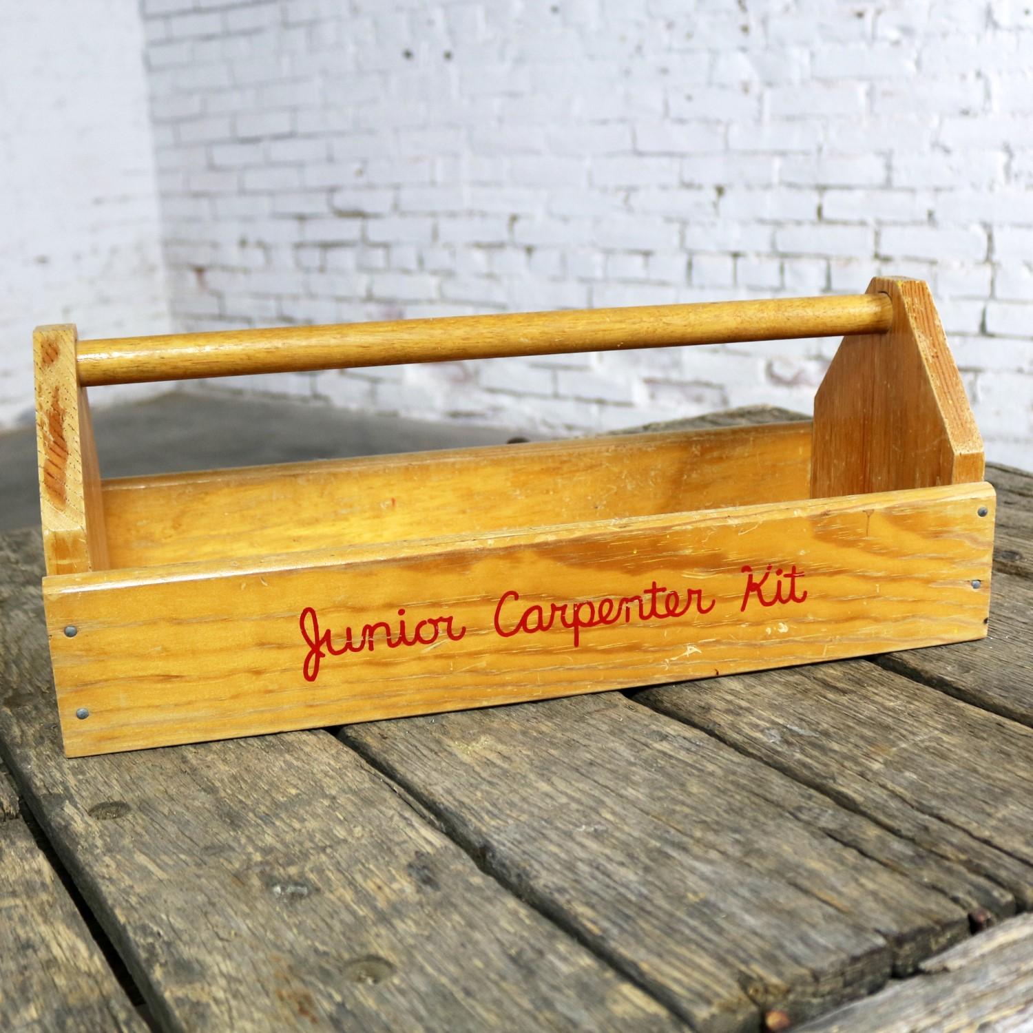 Boîte d'outils pour centre de table d'objet d'art Junior Carpenter Kit avec boules et fer à cheval en vente 4