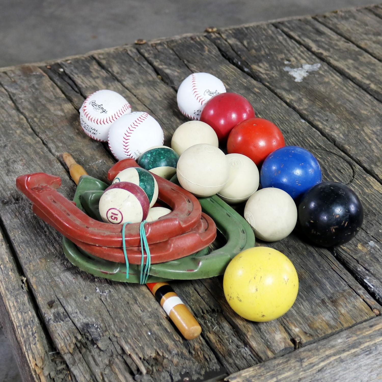 Boîte d'outils pour centre de table d'objet d'art Junior Carpenter Kit avec boules et fer à cheval en vente 5