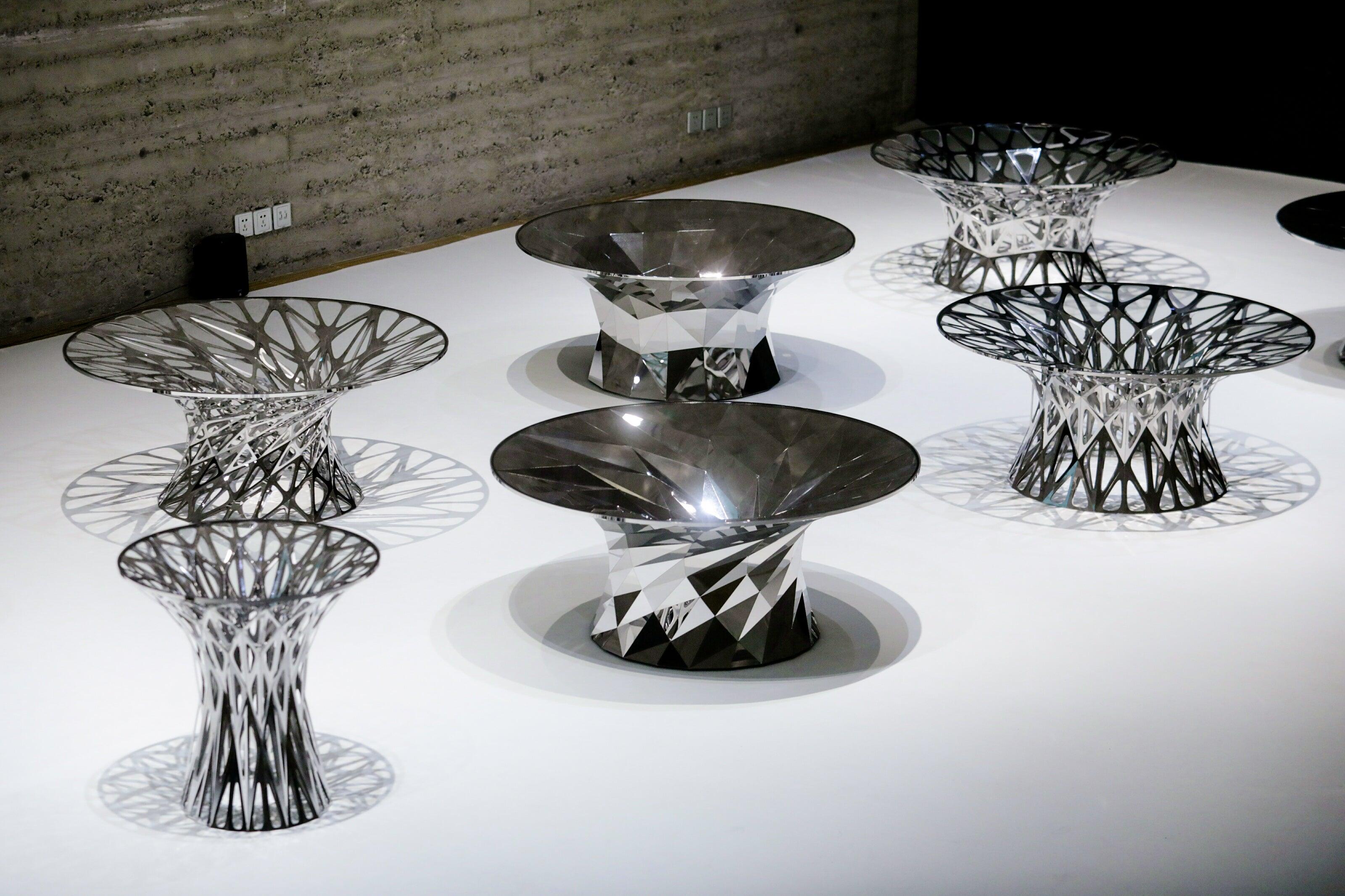 Lucidato Objects for Objects #MT-T3-F-L Tavolo in acciaio inox lucidato a specchio di Zhoujie Zhang in vendita