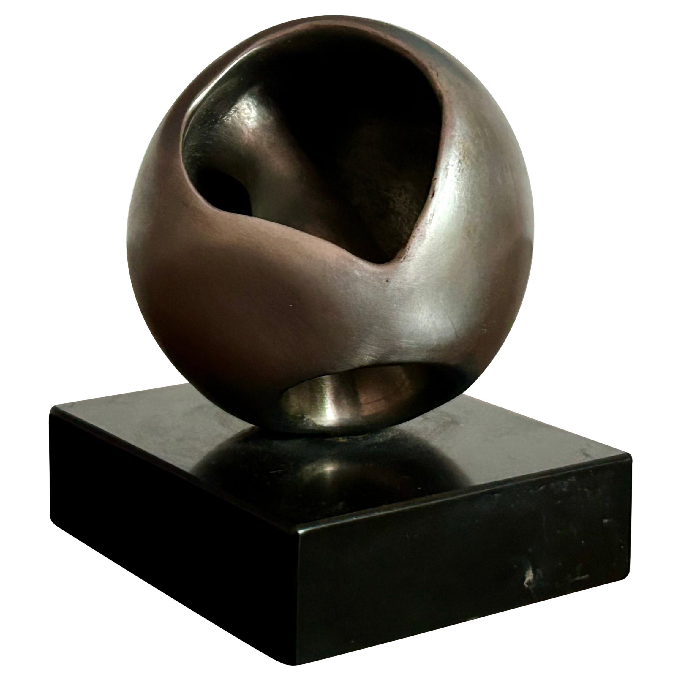 Objet d'Art Modern Sculpture
