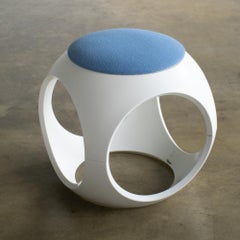 Taburete Oblio mesa auxiliar estantería  Von Robinson Y2K estilo diseño era espacial