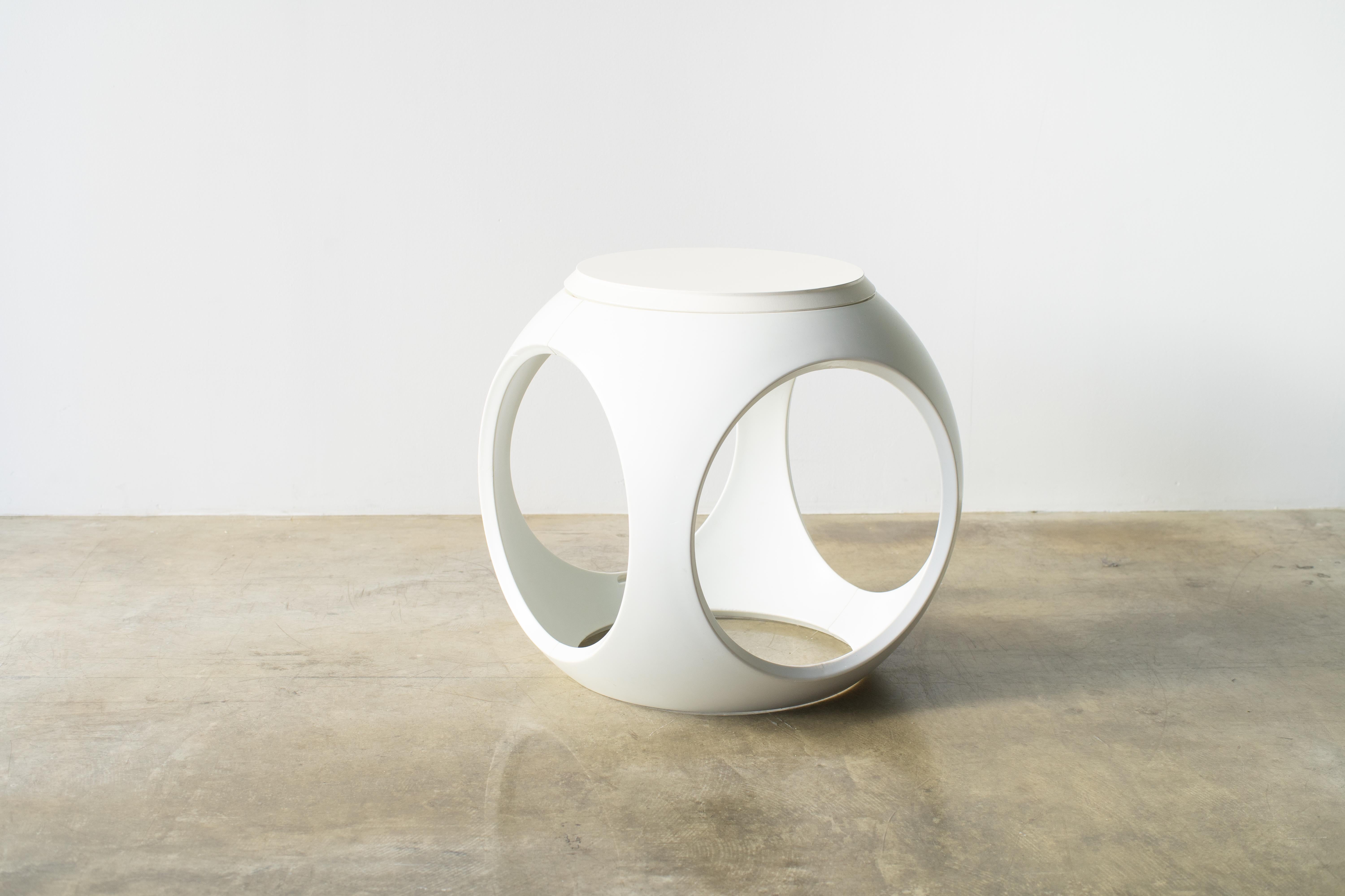 Oblio stool side table shelf  Von Robinson Y2K style design space age In Good Condition For Sale In Shibuya-ku, Tokyo