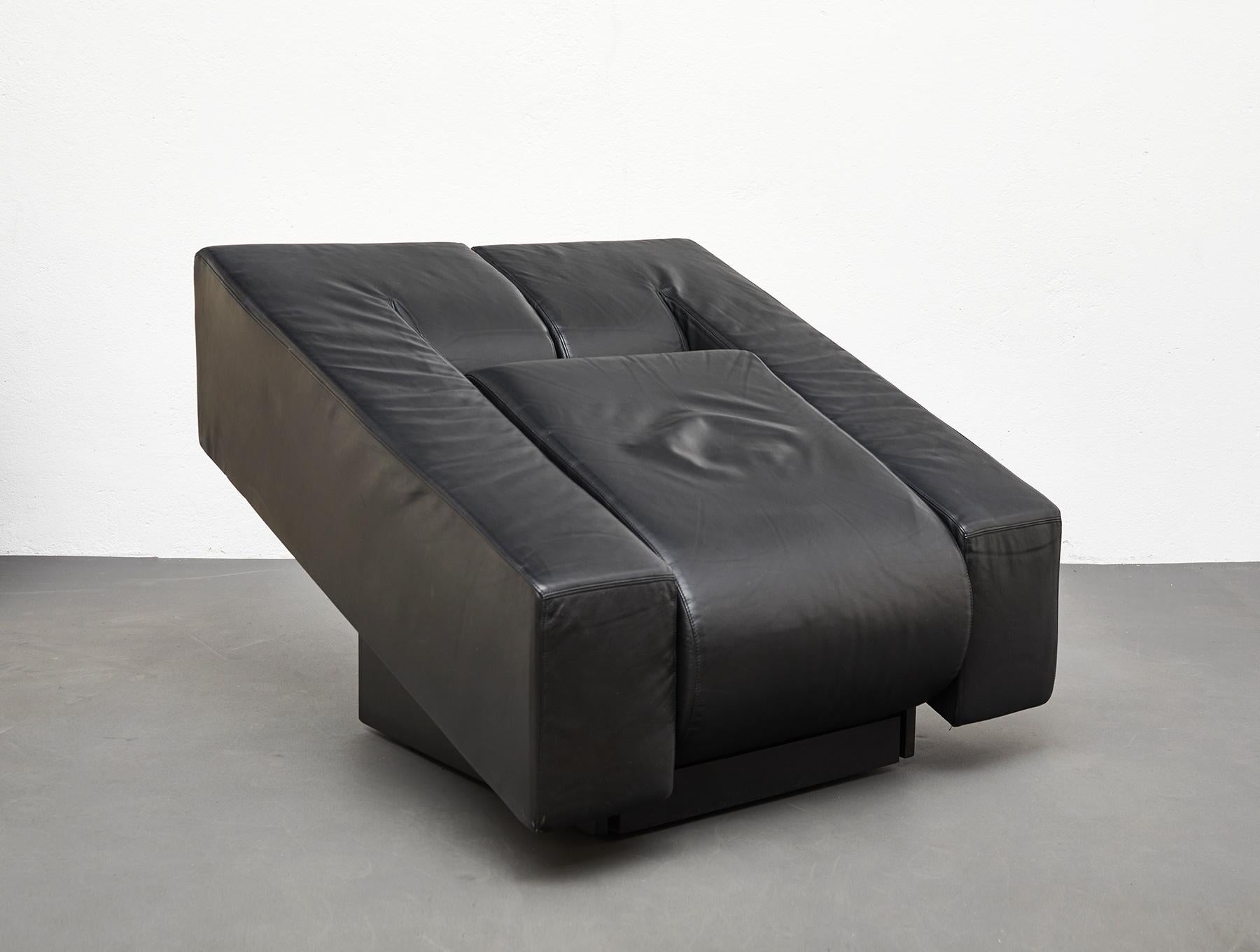 Obliqua Black Leather Lounge Chair by Mario Botta, Alias, 1987 In Good Condition In Renens, CH