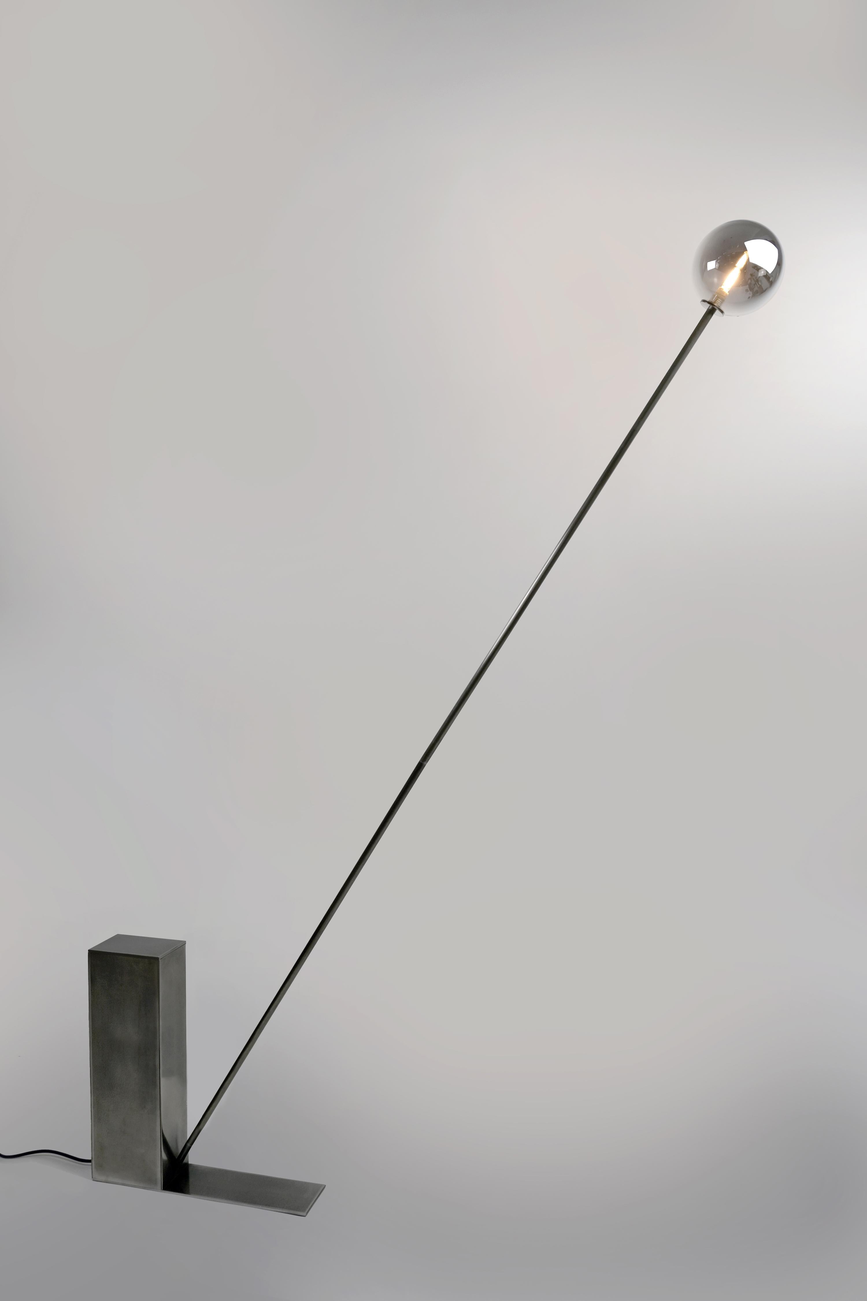 Lampada da terra Oblique Glow di Studio A In condizioni Nuovo in vendita a Geneve, CH