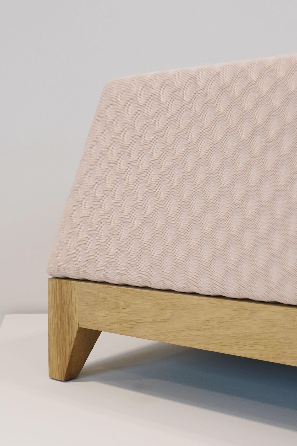 XXIe siècle et contemporain Pouf / ottoman oblique en tissu 3d rose tendre de Philip Bogaerts en vente