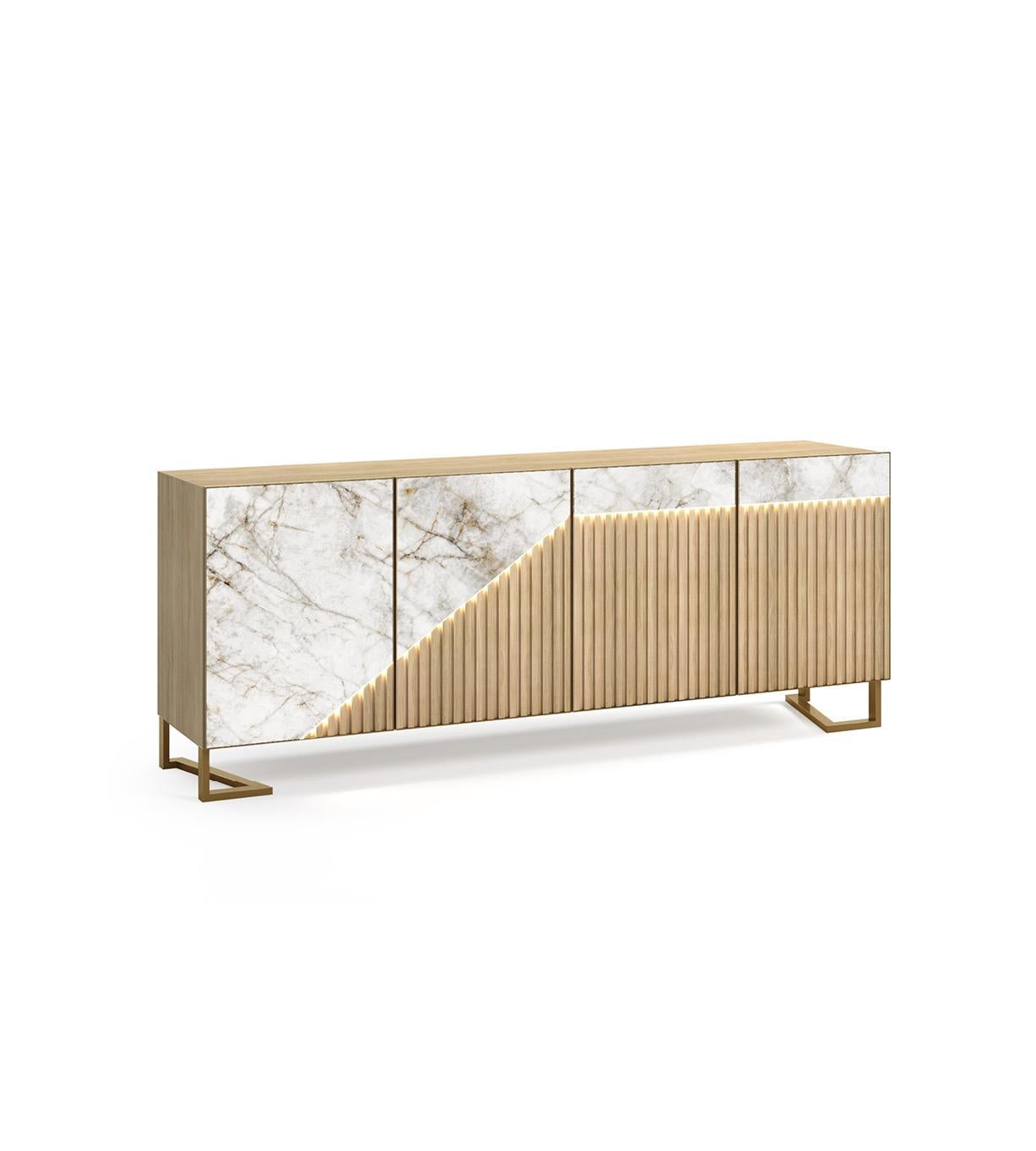 This sideboard with four doors is a perfect addition to any classic and exquisite ambiance.