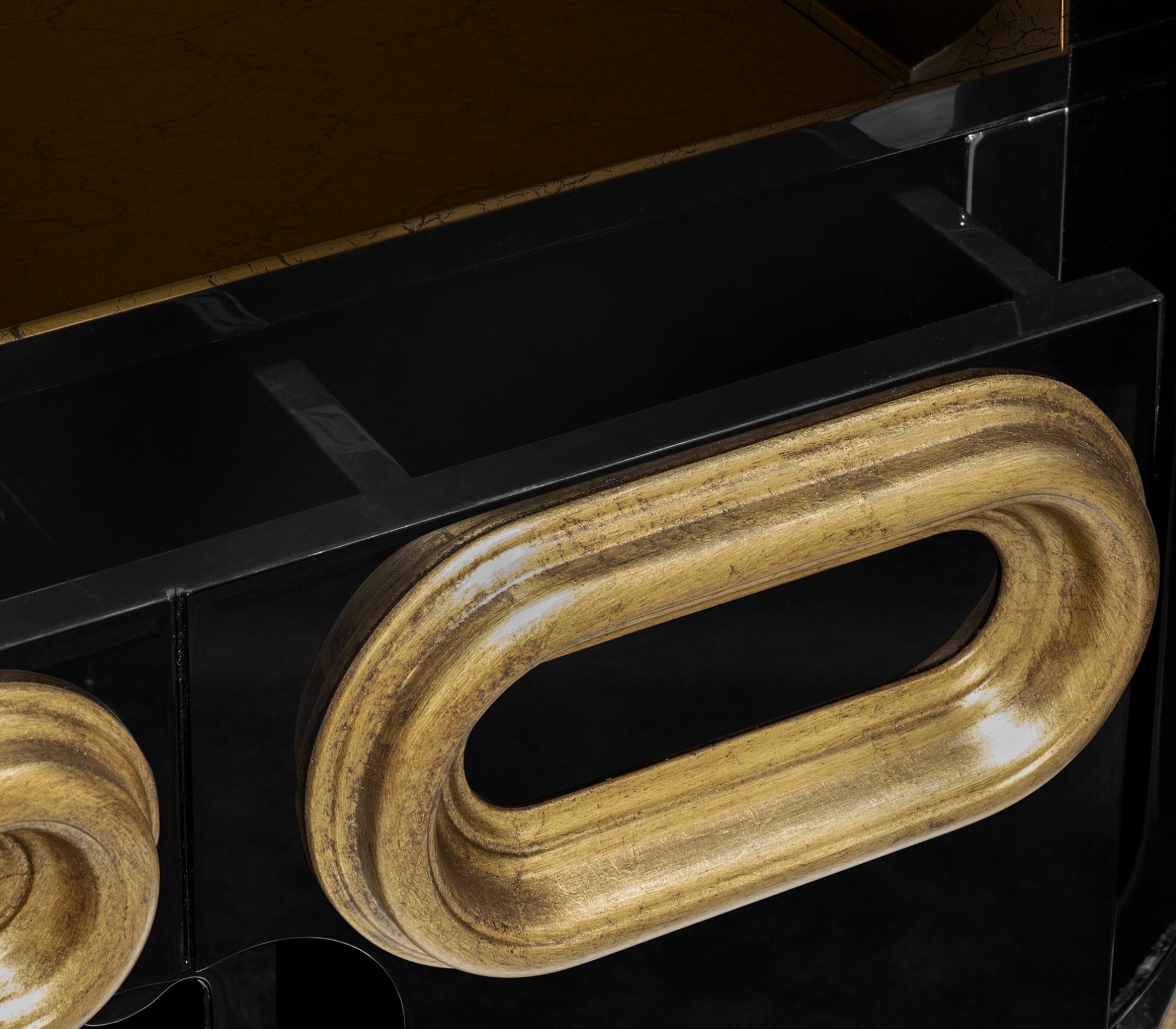 Credenza Oblong in oro invecchiato - Legno e foglia d'oro lavorati a mano - Boca Do Lobo in vendita 5