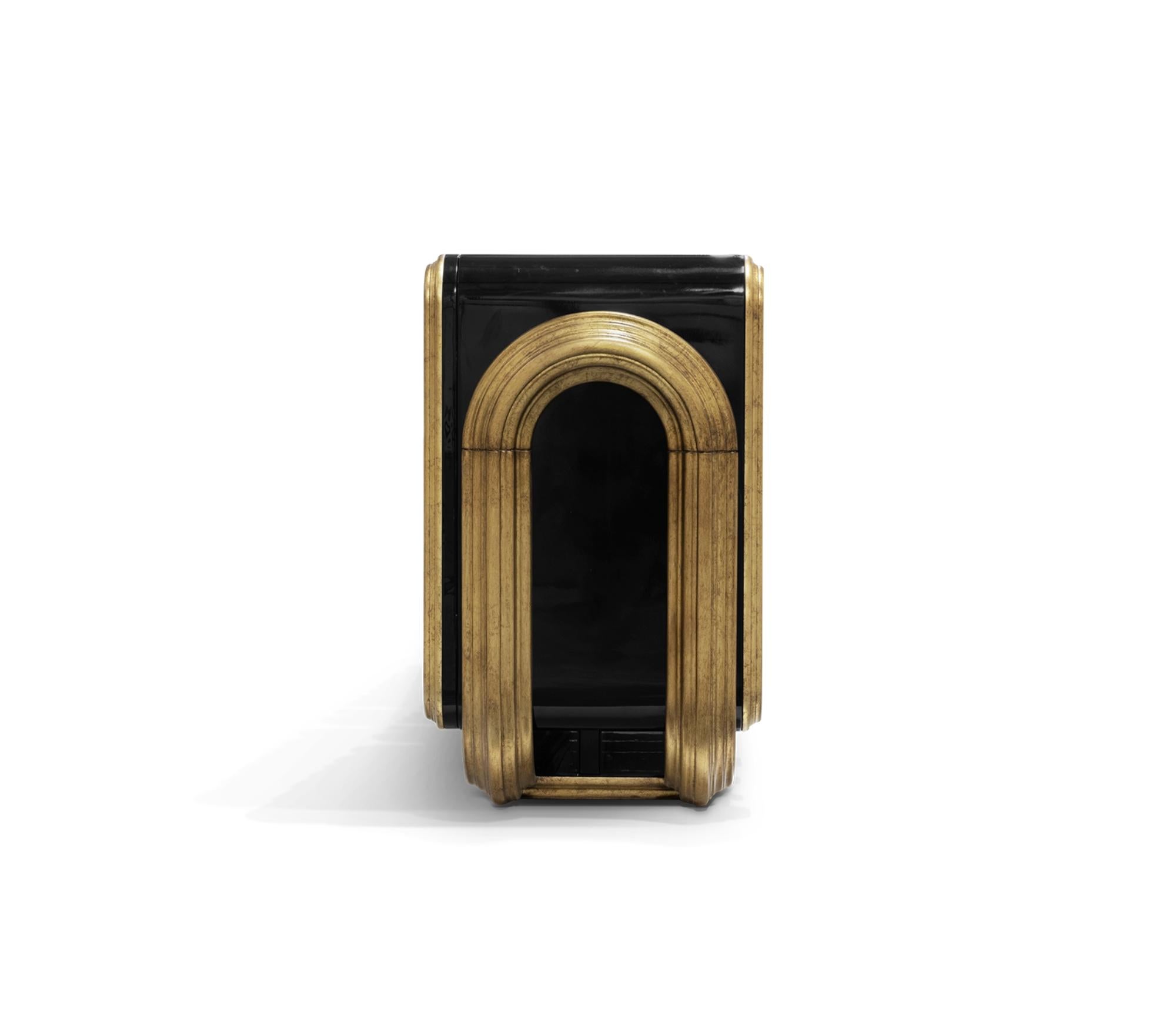 Intagliato a mano Credenza Oblong in oro invecchiato - Legno e foglia d'oro lavorati a mano - Boca Do Lobo in vendita