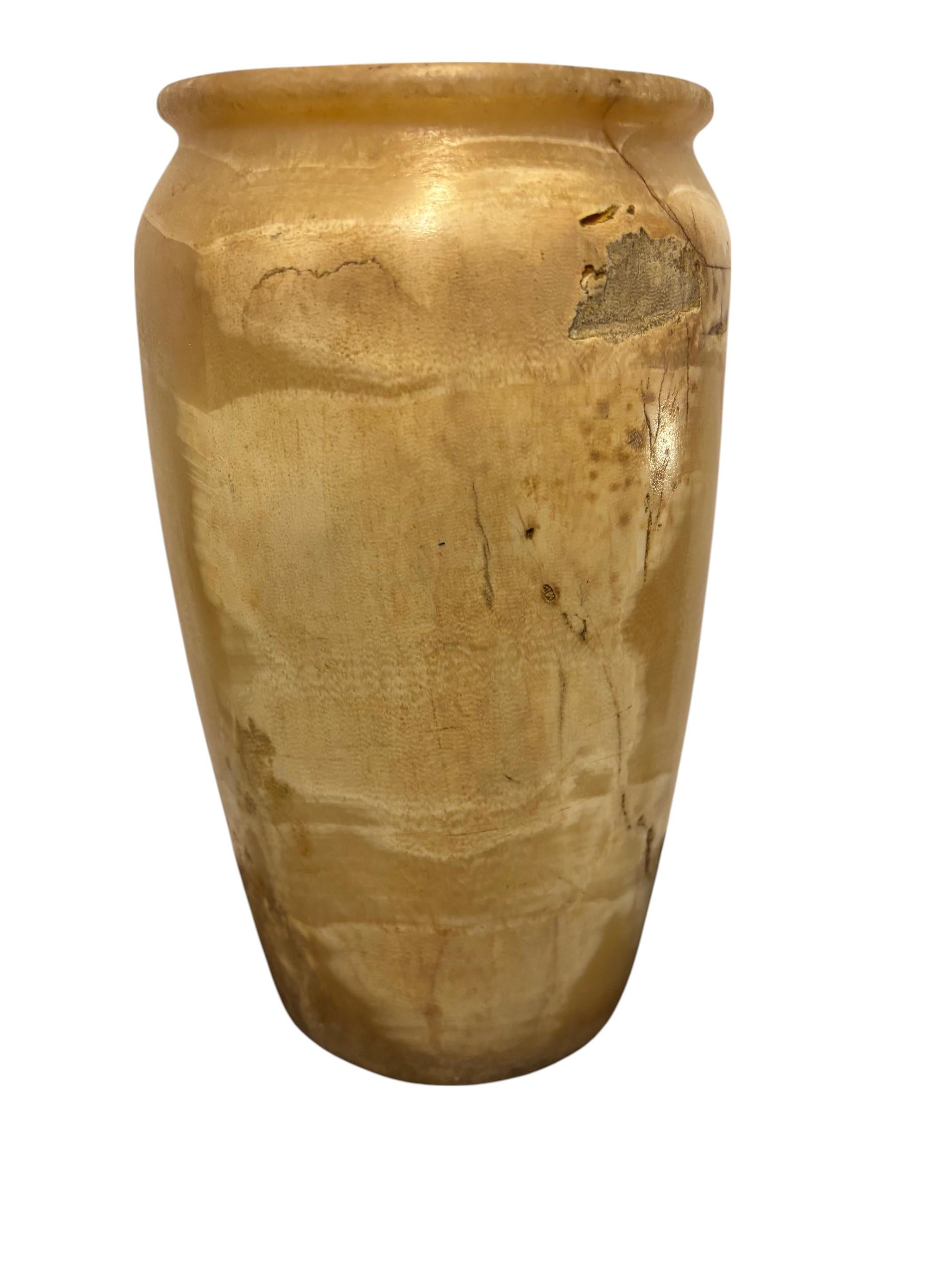 Cuerpo oblongo, base discoidal plana, labio y borde ribeteados, Egipto, Periodo Tardío. Egipcio en venta