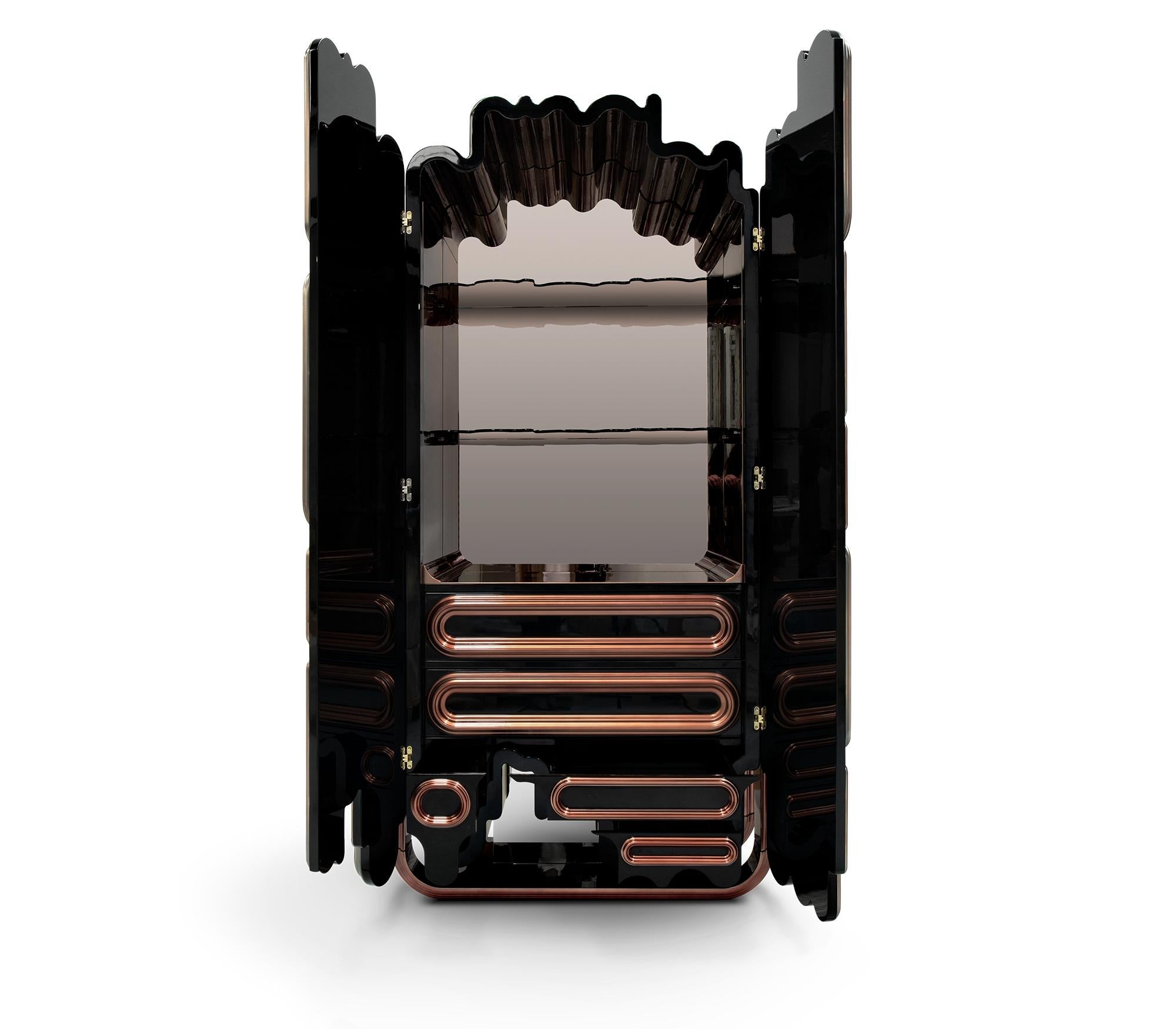 Der Oblong Bar Cabinet ist eine Verschmelzung von modernen und klassischen Elementen zu einem hochdetaillierten und exquisiten Möbelstück in limitierter Auflage. Der moderne Schrank wurde speziell dafür entworfen, um in zeitgenössischen