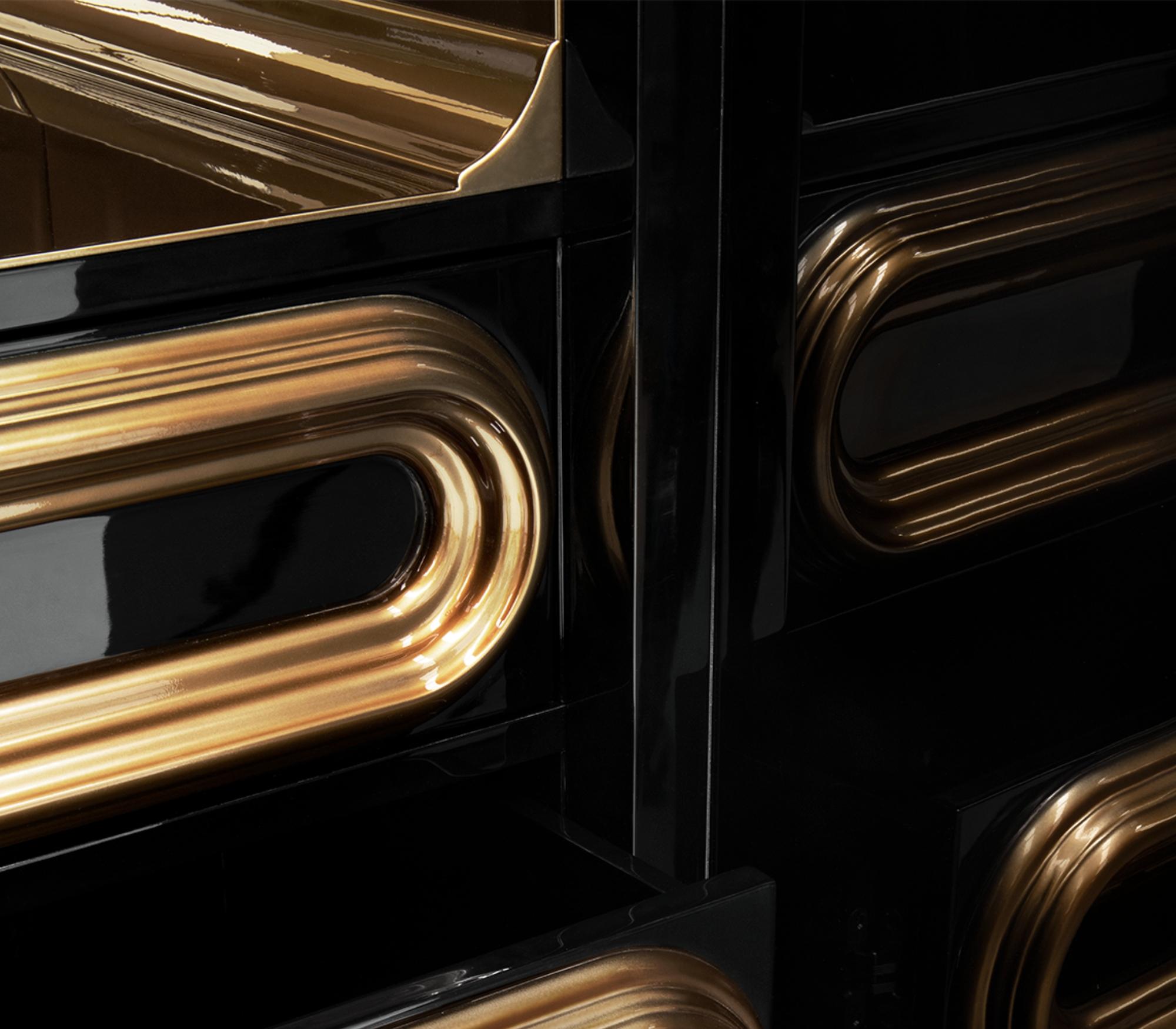 Armadio d'oro oblungo - Legno e foglia d'oro lavorati a mano - Boca Do Lobo in vendita 2
