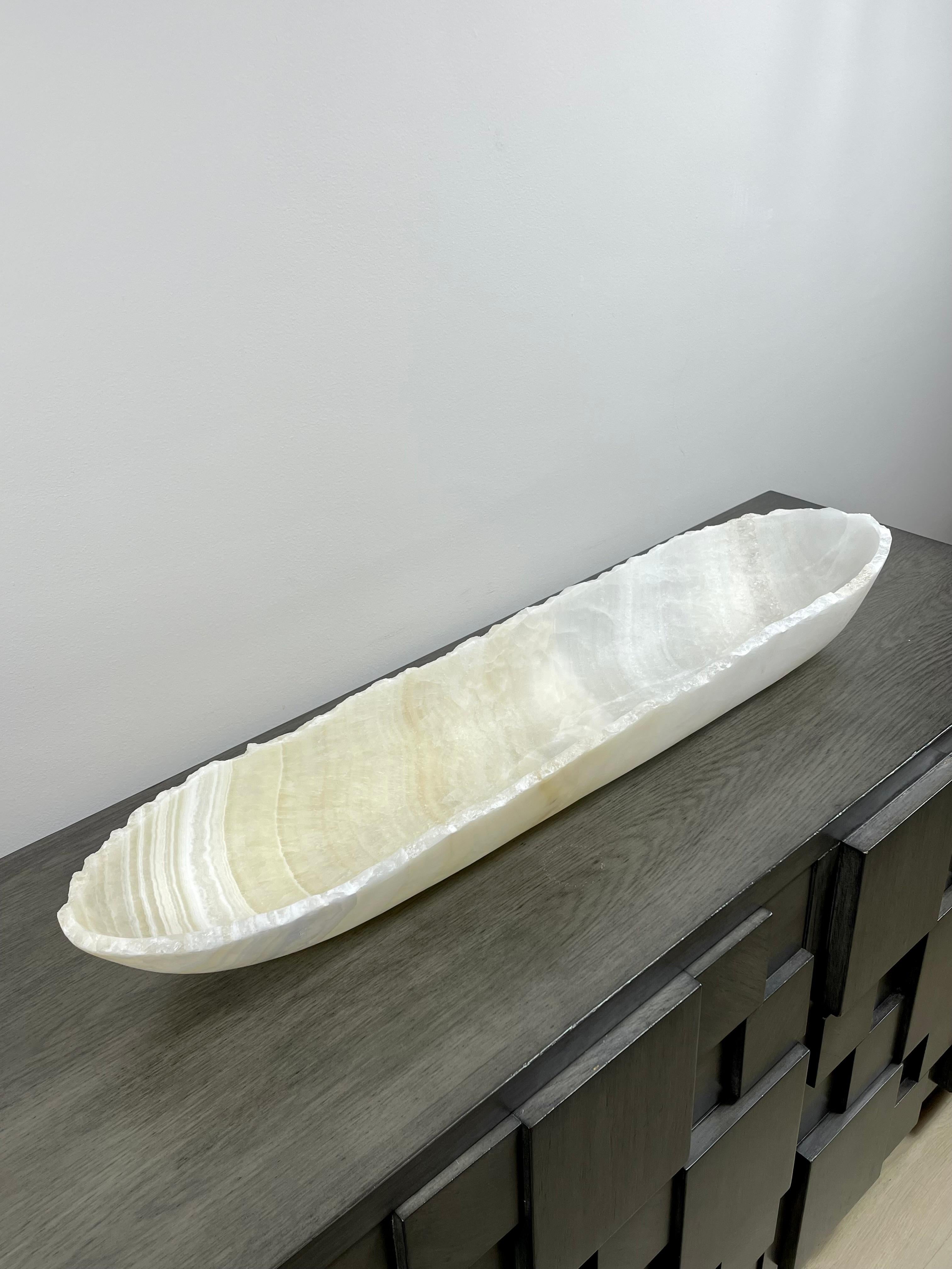 Oblong Striated Hand Carved Onyx Bowl In New Condition For Sale In Norwalk, CT