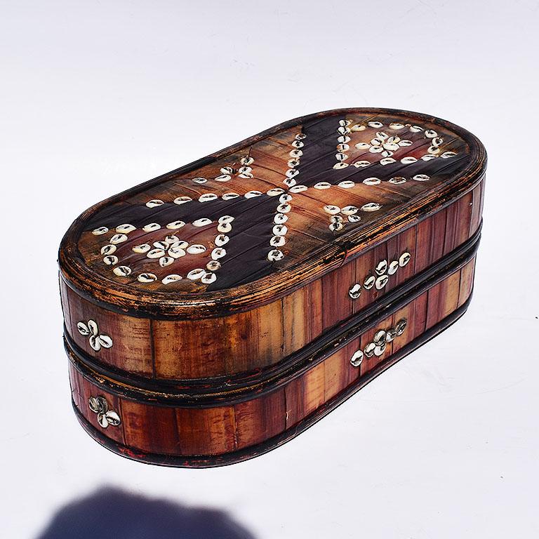 20th Century Oblong Tribal Sea Shell Box with Removable Top and Geometric Design For Sale