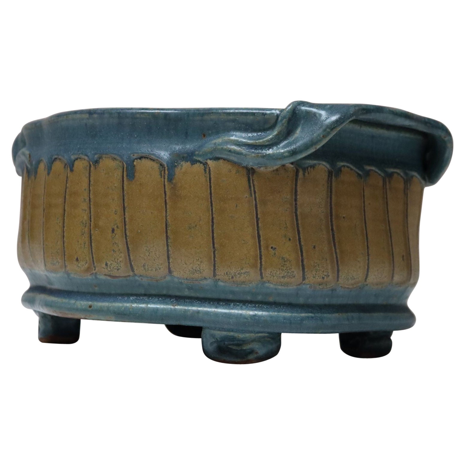 Vase oblong vintage bleu et ocre en poterie Studio Pottery par Deanna Nichols