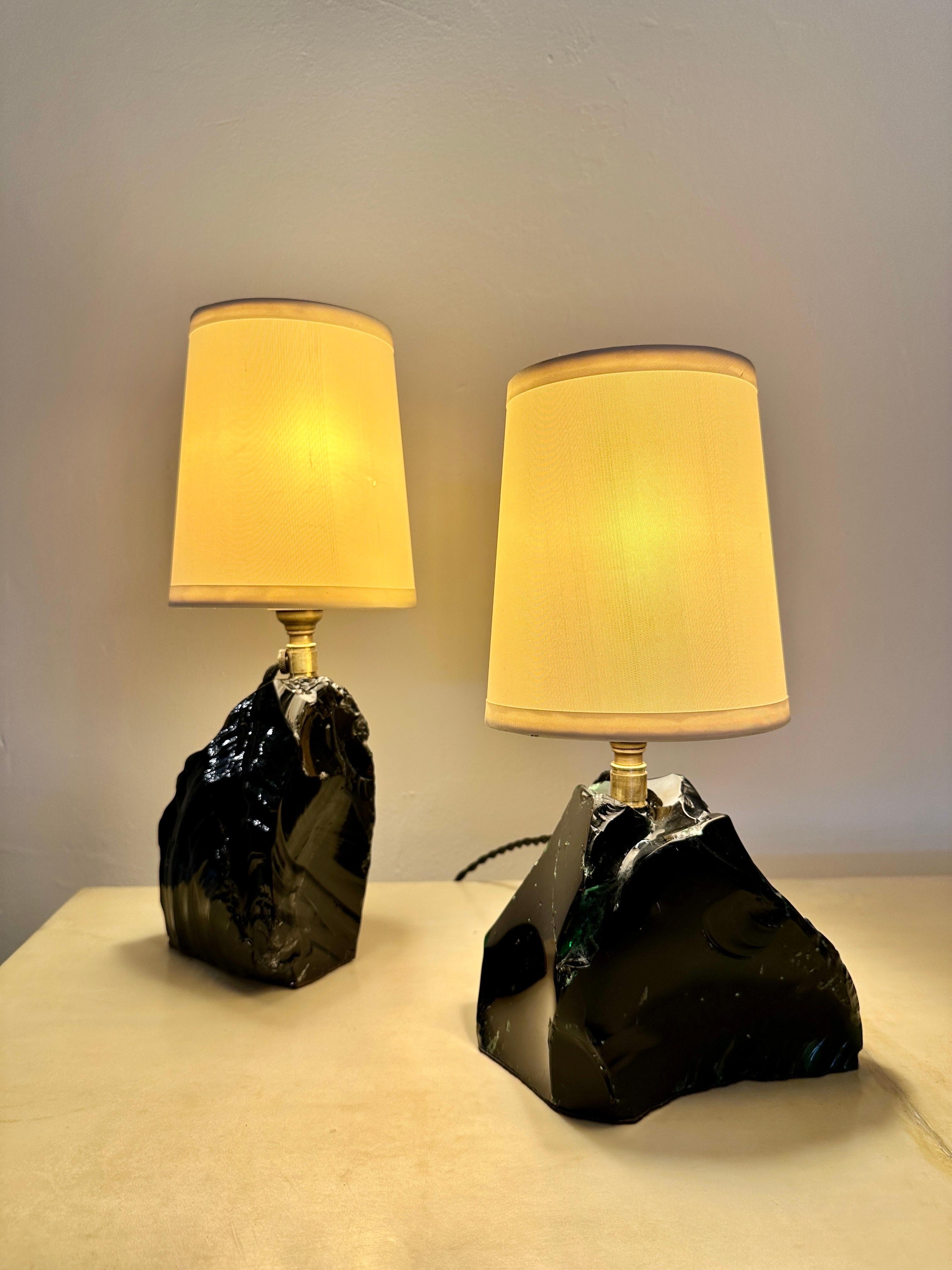 This wonderful Obsidian glass chunk has hints of deep emerald green in the light but mostly comes across as black. It is a wonderful element with NEWLY silk wired cable and plug. A fantastic lamp for any décor in the manner of JMF and designed