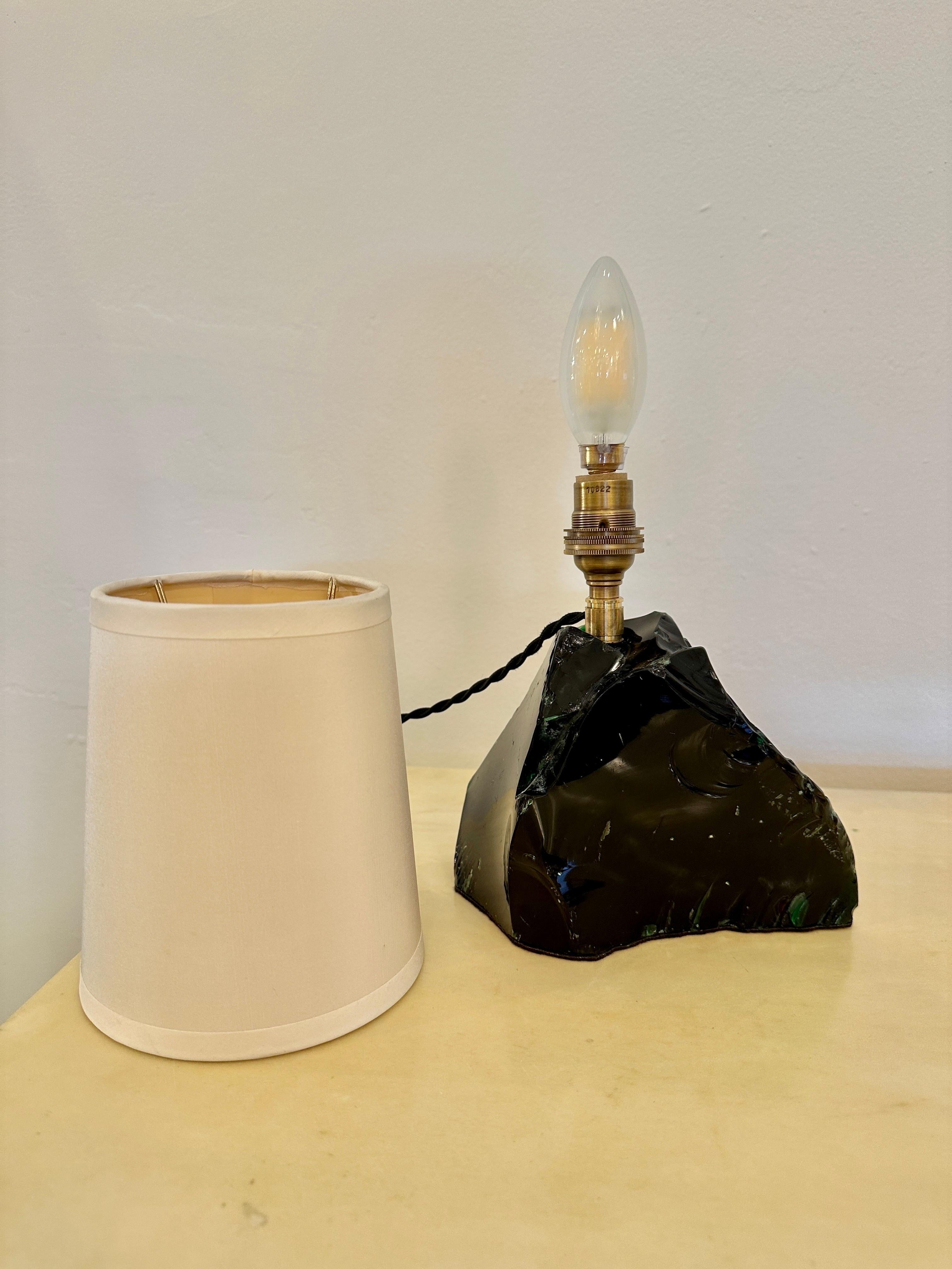 Obsidian Emerald Green Glass Table Lamp In Good Condition In North Miami, FL