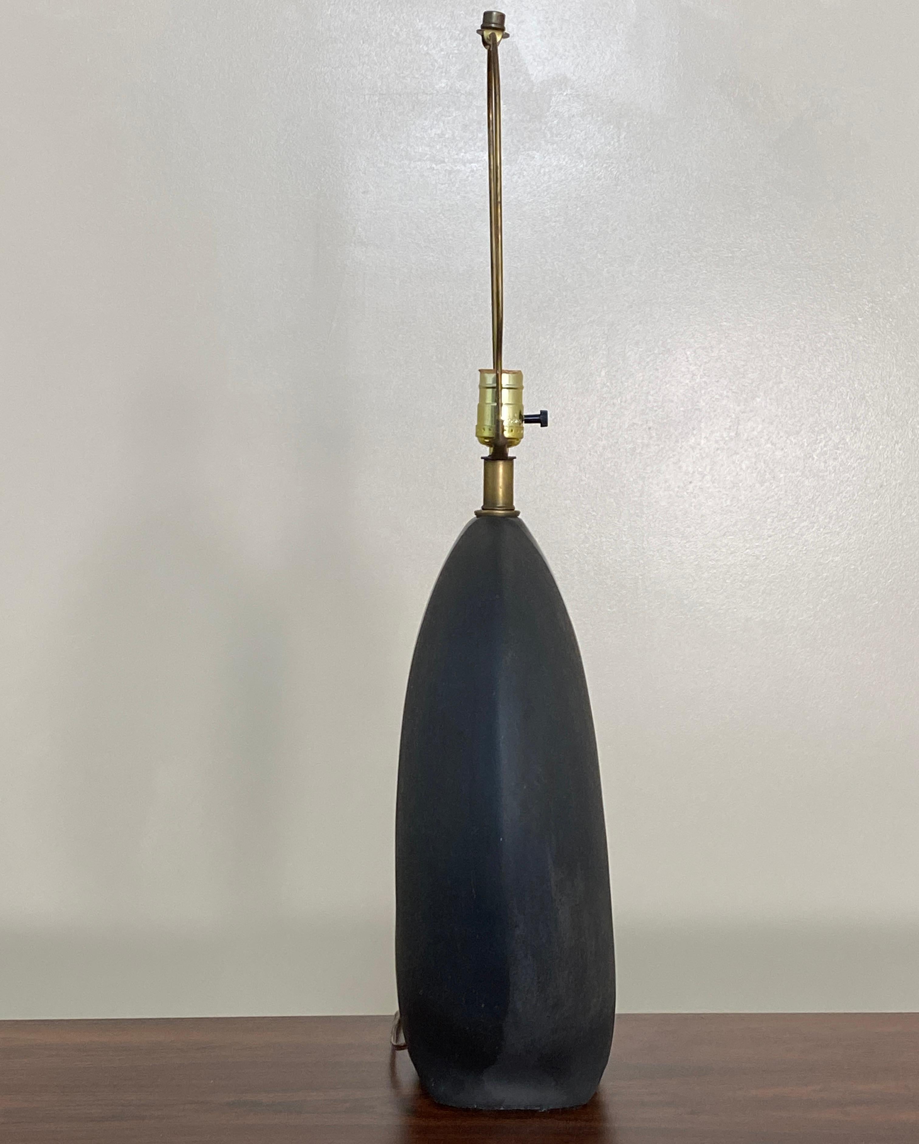 Obsidian Glaze Table Lamp by Markel In Excellent Condition For Sale In South Charleston, WV