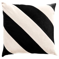 Obsidiana Black & White Velvet Deluxe Handmade Decorative Pillow