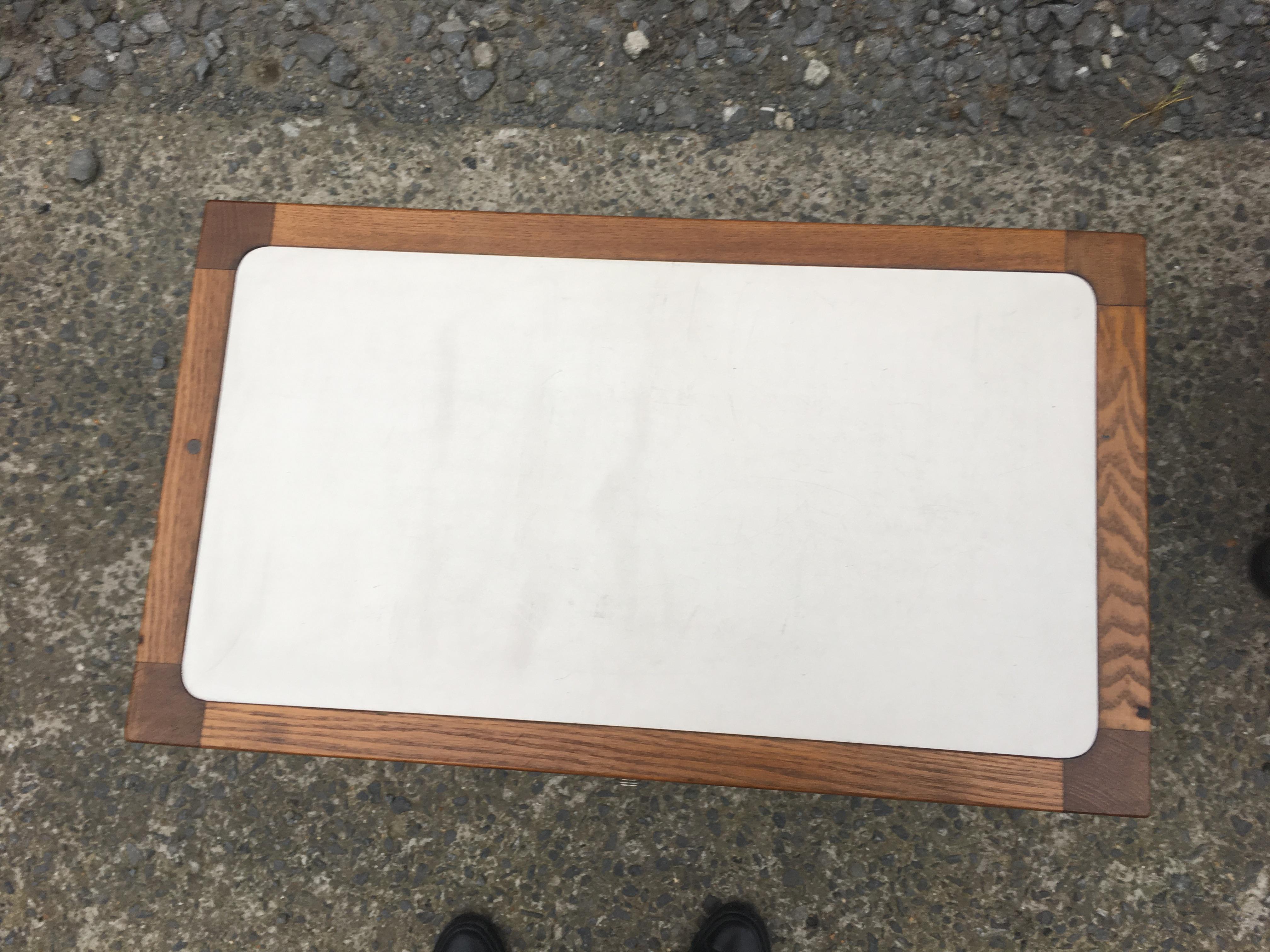 Mid-Century moderno Mobili occasionali in noce e formica, circa 1970 in vendita