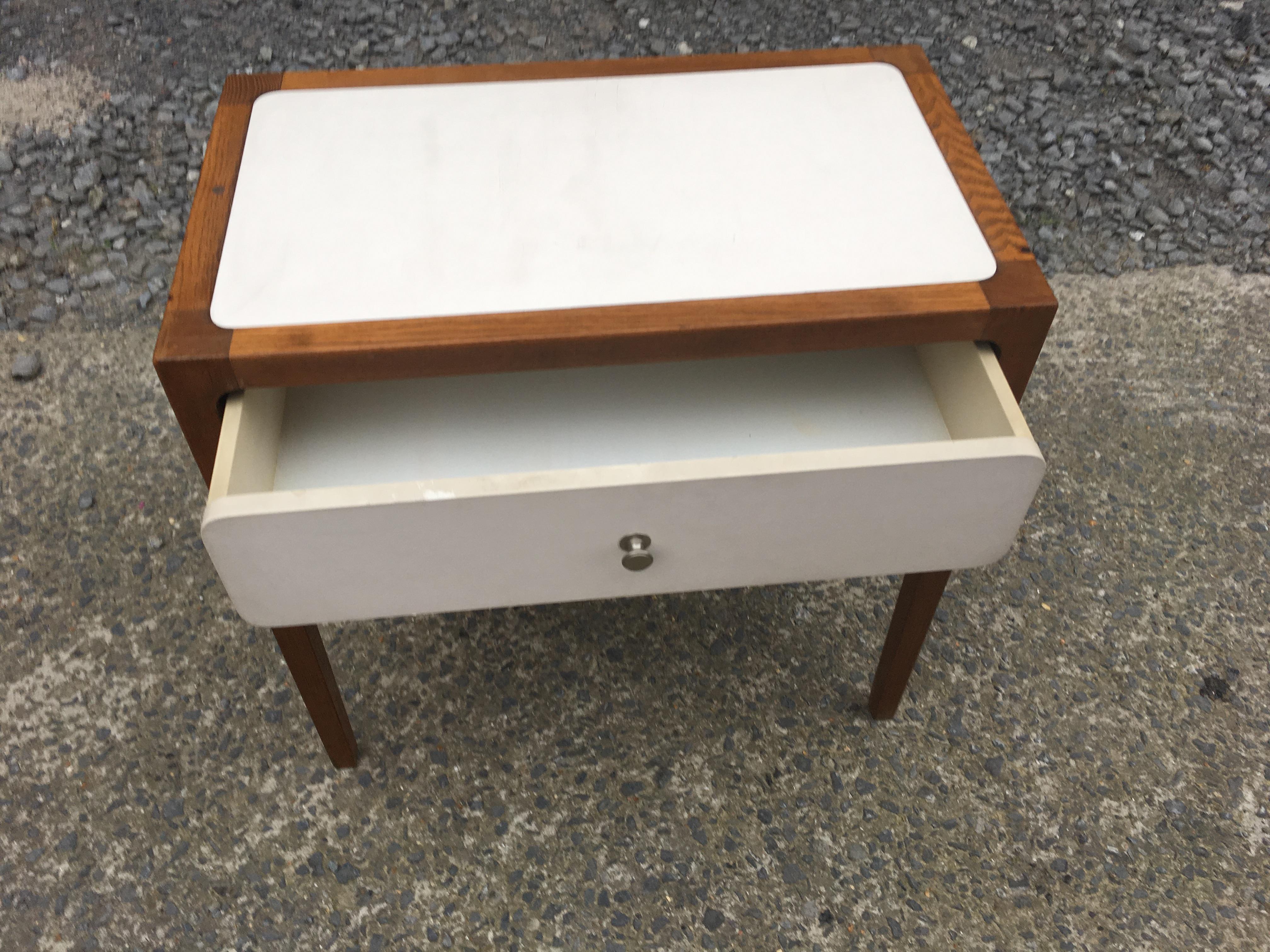 Francese Mobili occasionali in noce e formica, circa 1970 in vendita