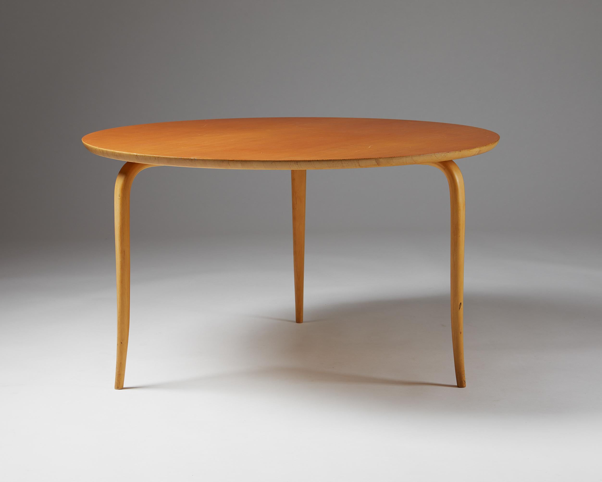 Table d'appoint Annika conçue par Bruno Mathsson pour Karl Mathsson Bon état - En vente à Stockholm, SE